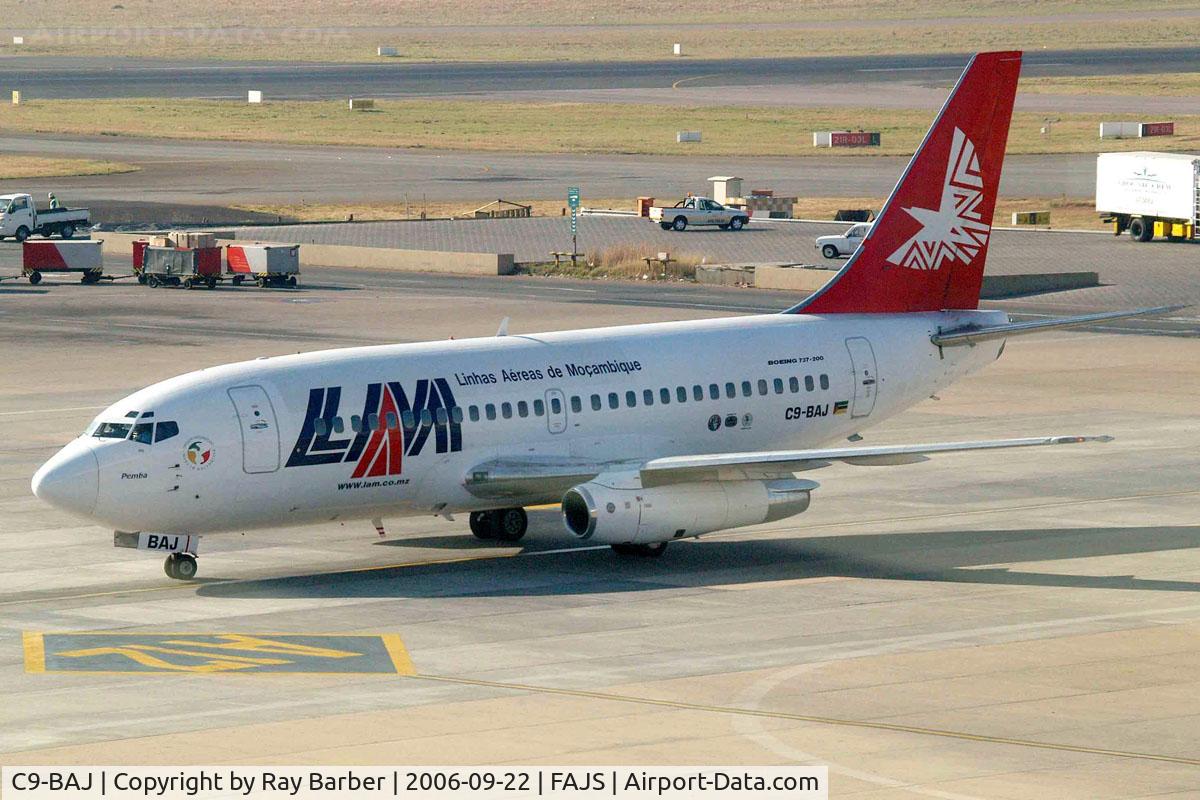 C9-BAJ, 1986 Boeing 737-205 C/N 23464, Boeing 737-205 [23464] (LAM Linhas Aereas de Mocambique) Johannesburg Int~ZS 22/09/2006