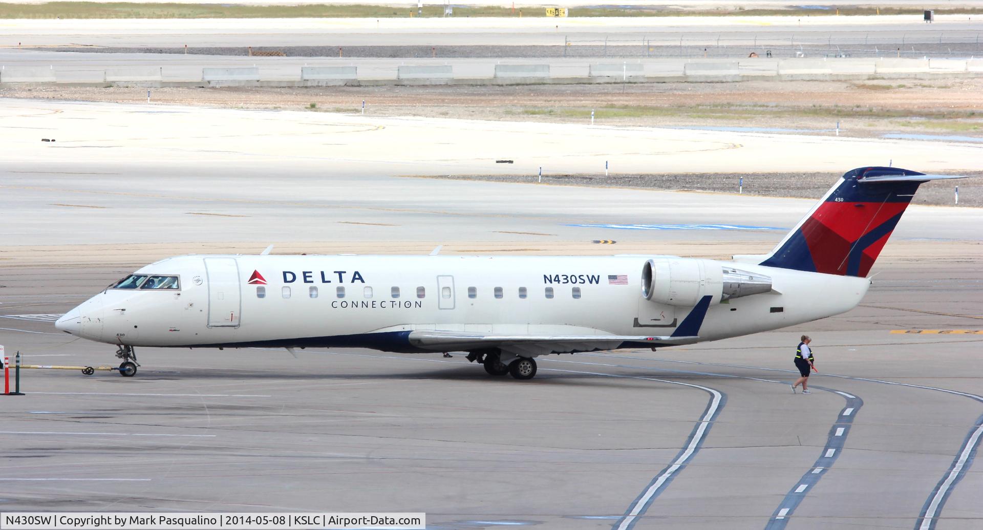 N430SW, 2001 Bombardier CRJ-200LR (CL-600-2B19) C/N 7523, CL-600-2B19