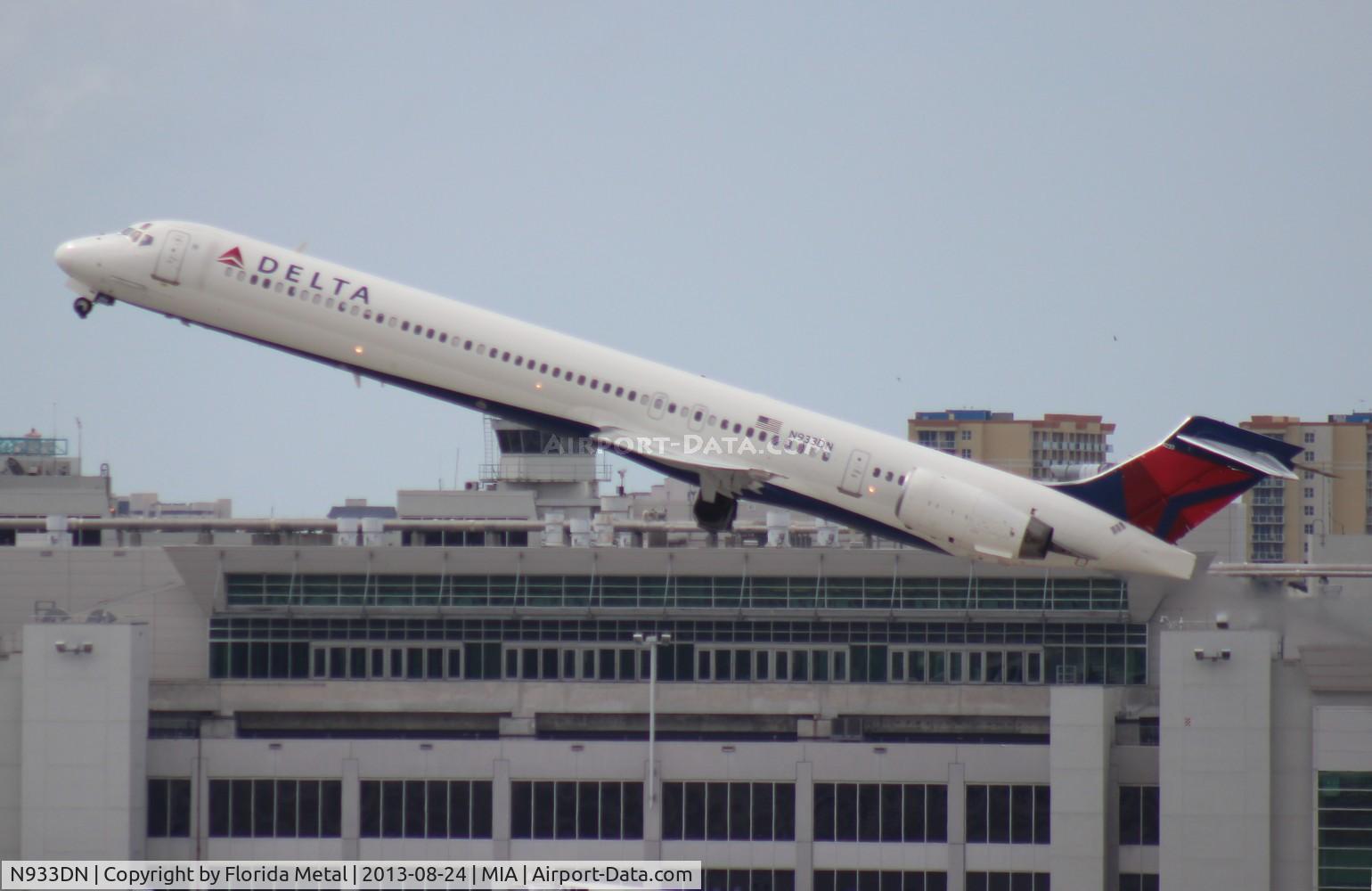 N933DN, 1997 McDonnell Douglas MD-90-30 C/N 53543, Delta MD-90