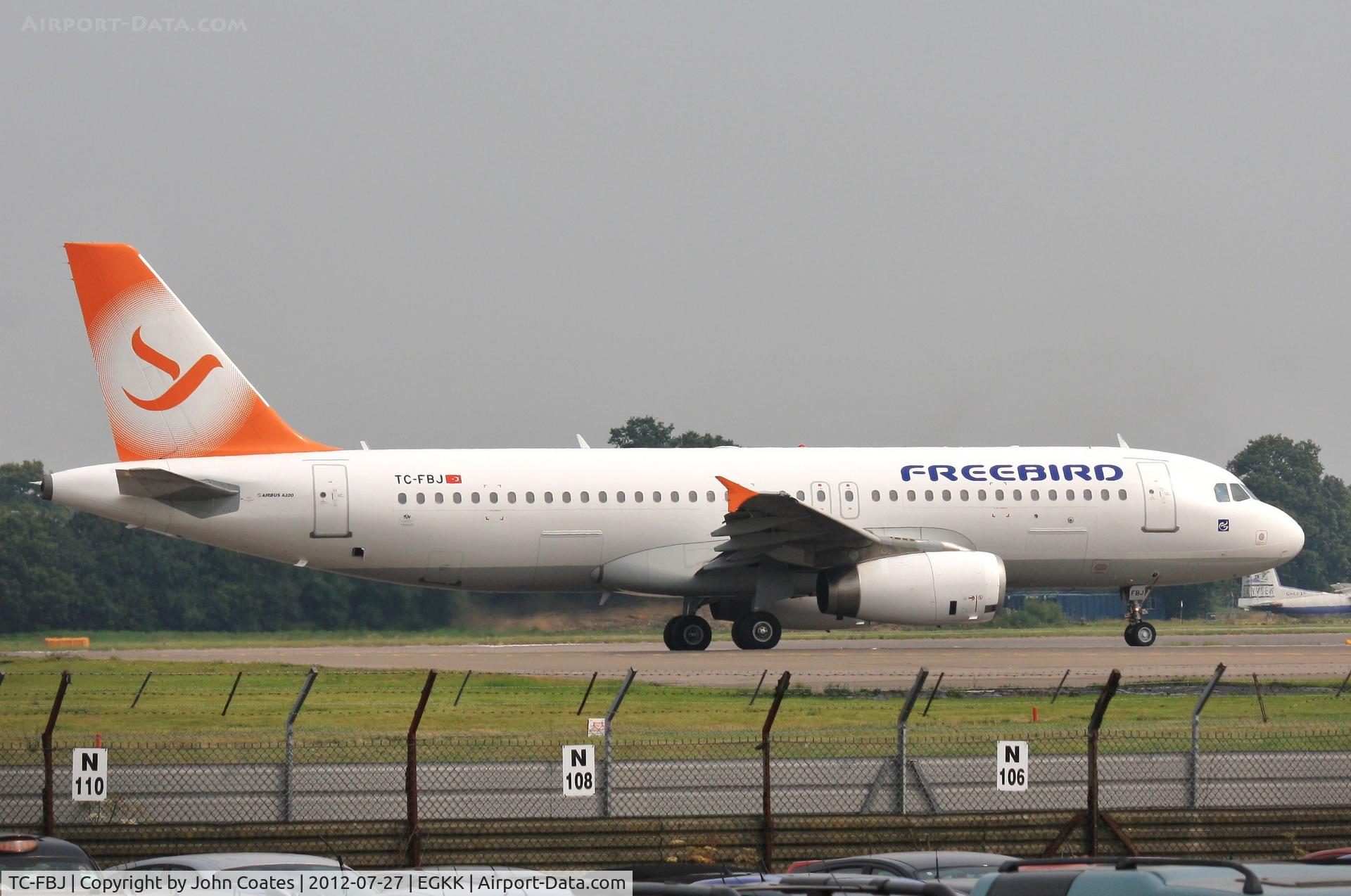 TC-FBJ, 1996 Airbus A320-232 C/N 580, Lining up 08