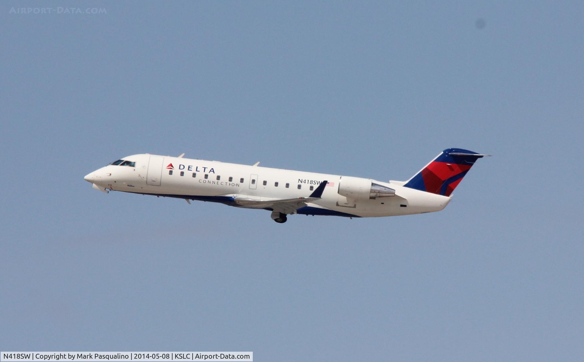 N418SW, 2000 Bombardier CRJ-200LR (CL-600-2B19) C/N 7446, CL-600-2B19