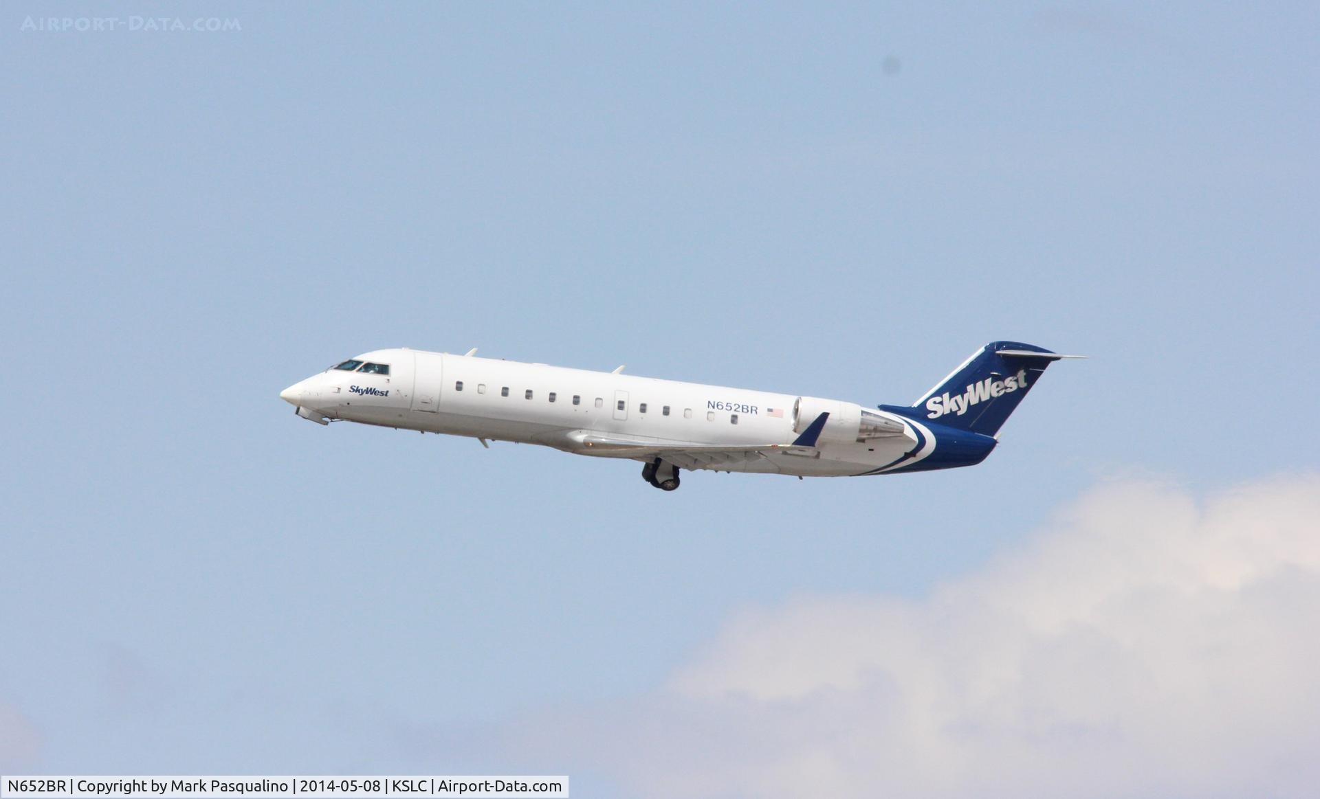 N652BR, 2000 Bombardier CRJ-200ER (CL-600-2B19) C/N 7429, CL-600-2B19