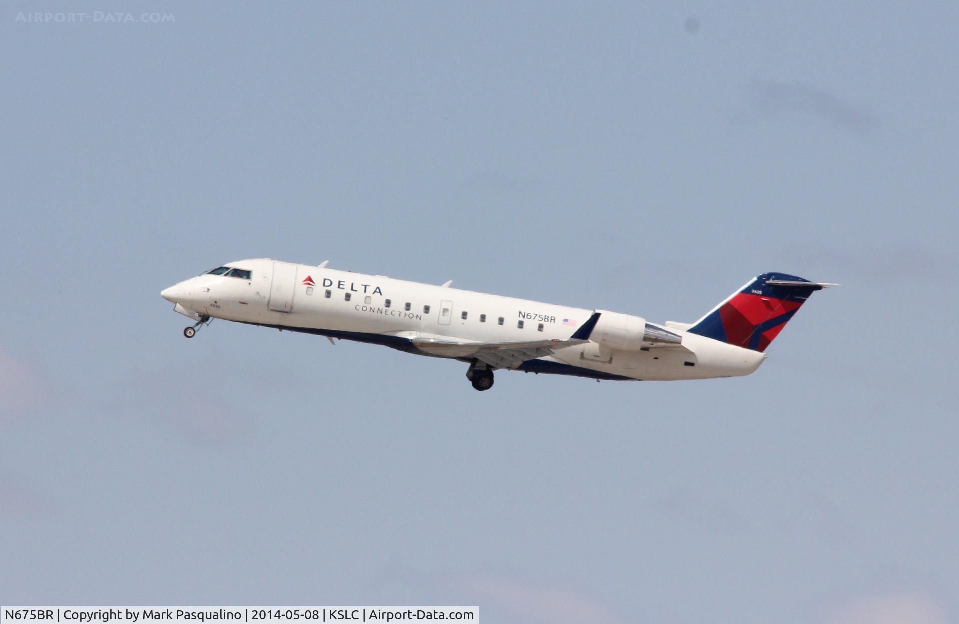 N675BR, 2002 Bombardier CRJ-200ER (CL-600-2B19) C/N 7635, CL-600-2B19