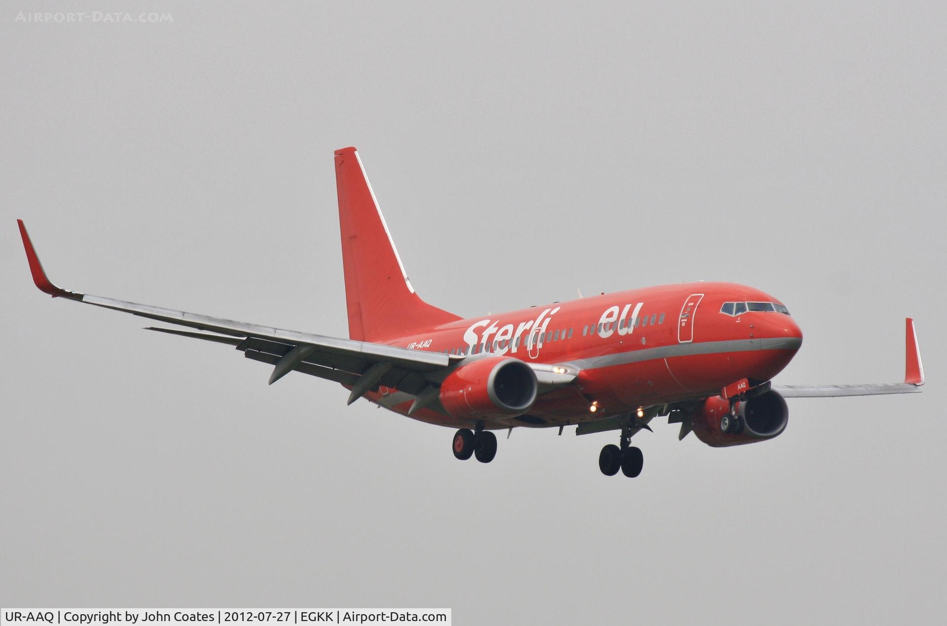 UR-AAQ, 2000 Boeing 737-7L9 C/N 28013, Approach to 08