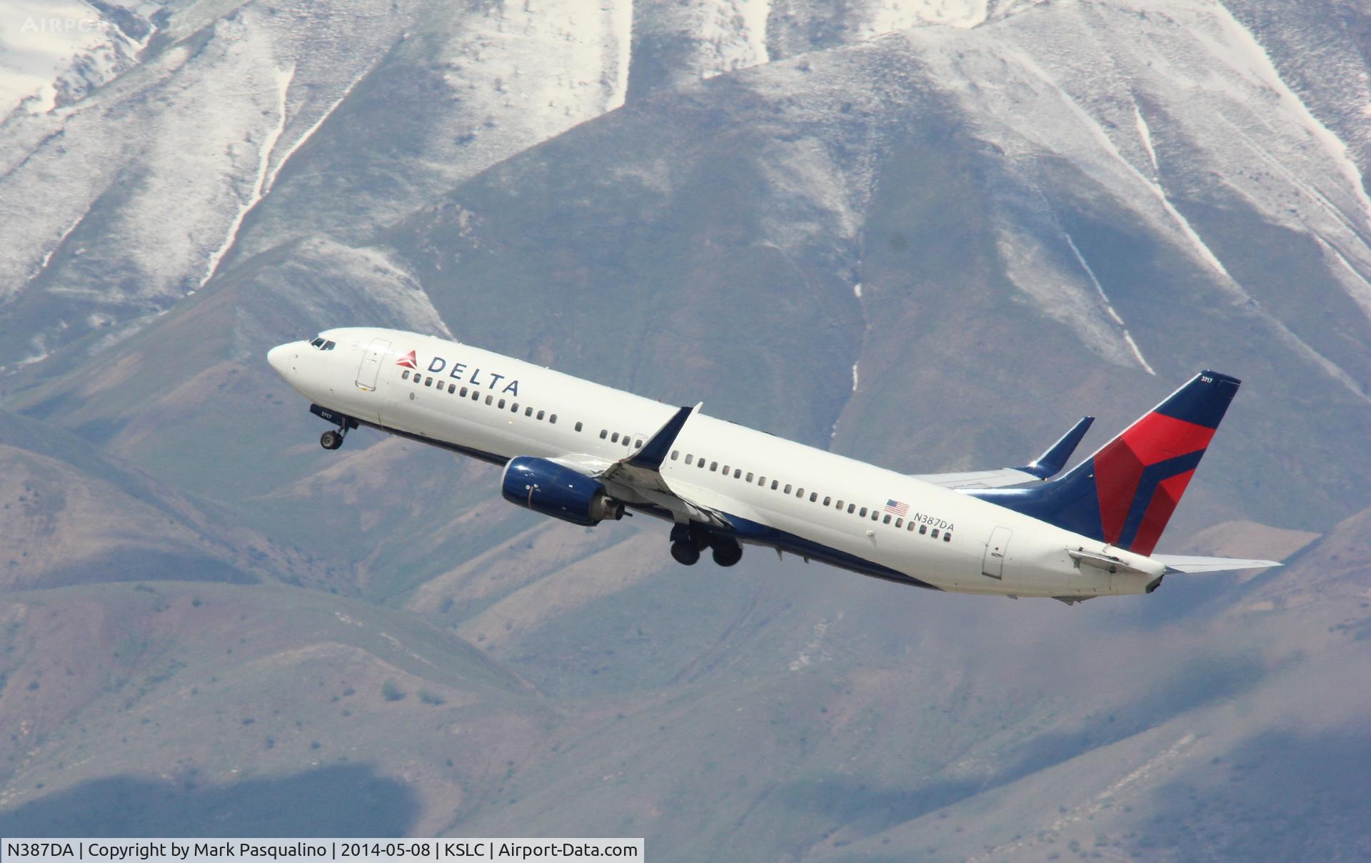 N387DA, 2000 Boeing 737-832 C/N 30374, Boeing 737-800
