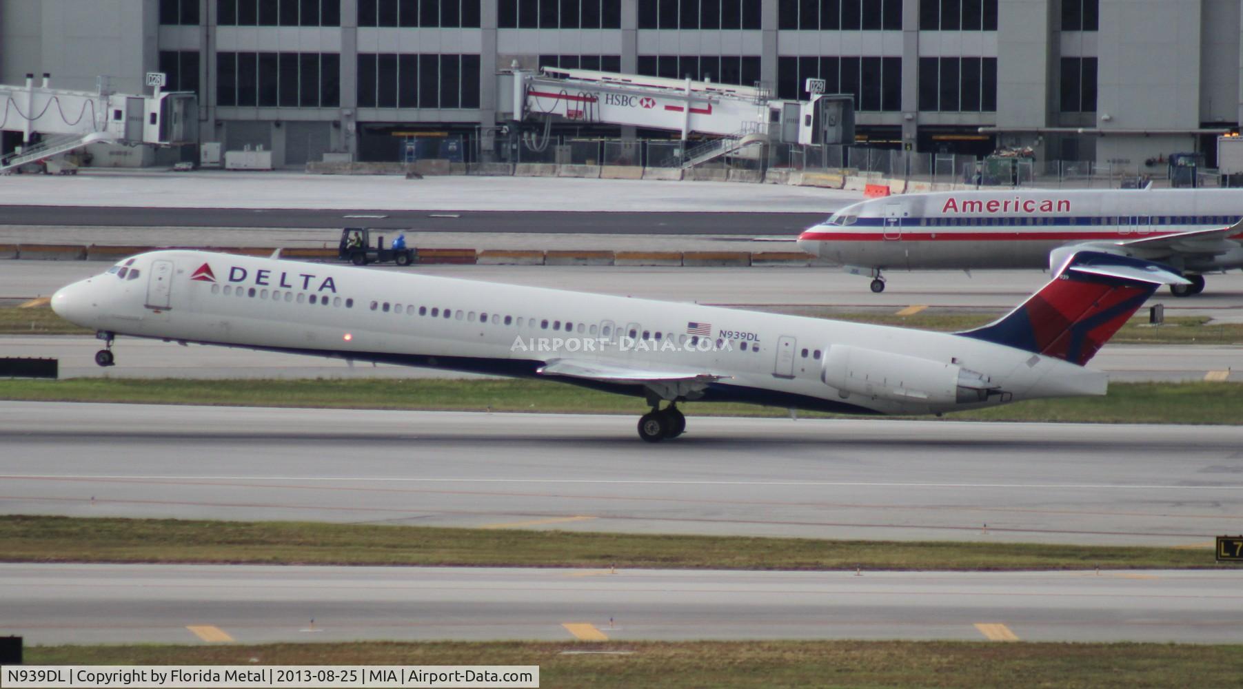 N939DL, 1989 McDonnell Douglas MD-88 C/N 49812, Delta MD-88