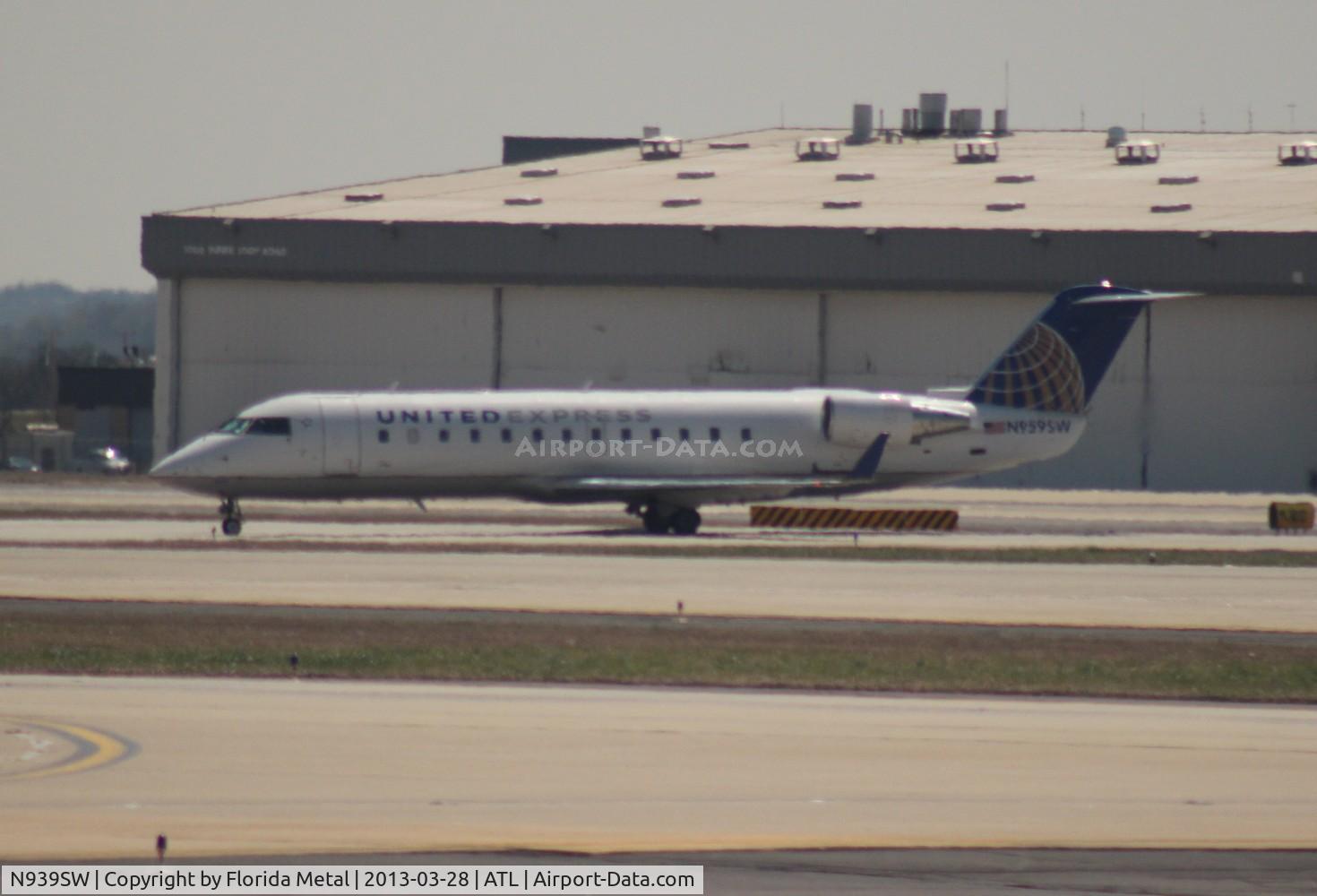 N939SW, 2003 Bombardier CRJ-200LR (CL-600-2B19) C/N 7742, United Express CRJ-200