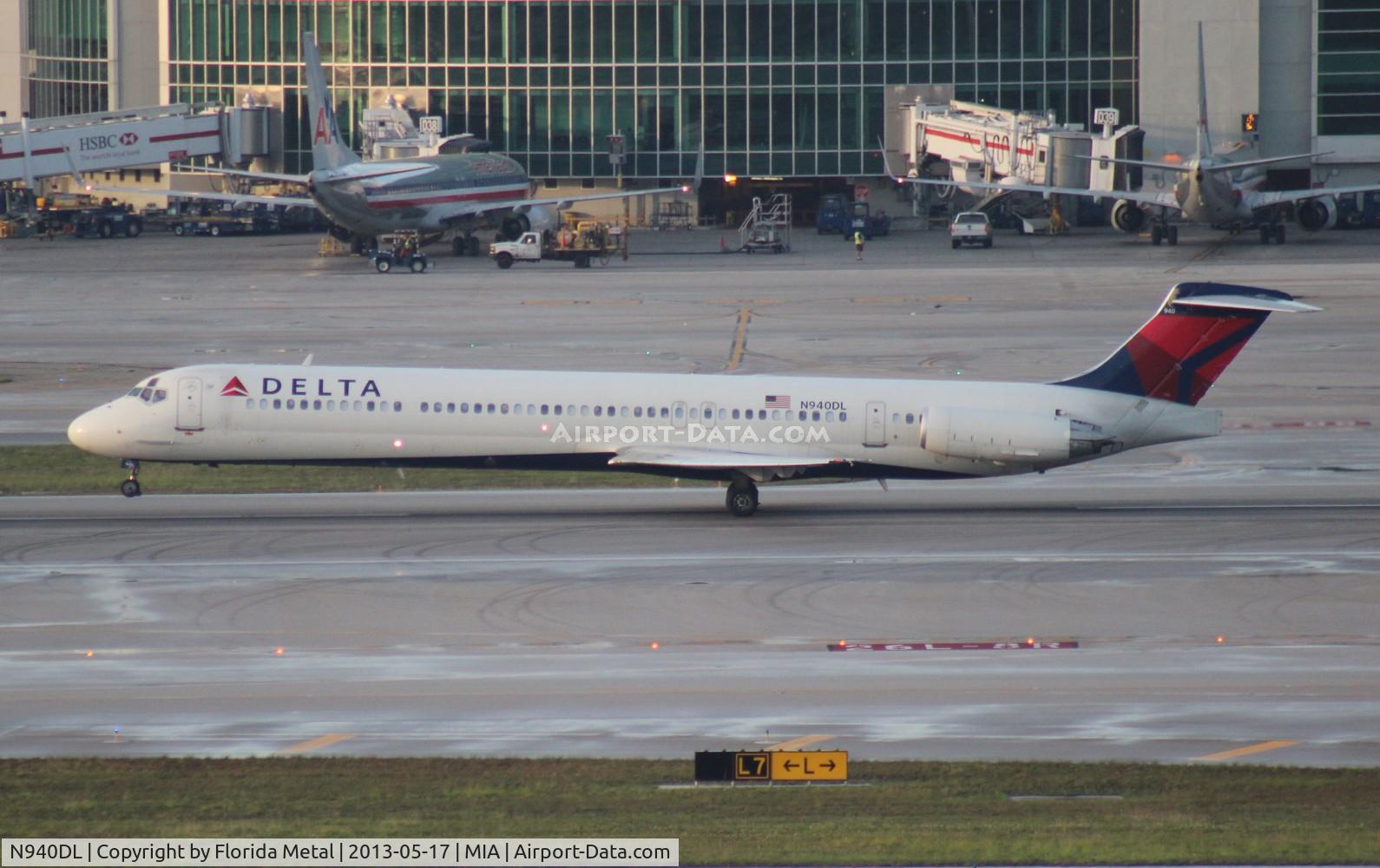 N940DL, 1989 McDonnell Douglas MD-88 C/N 49813, Delta MD-88