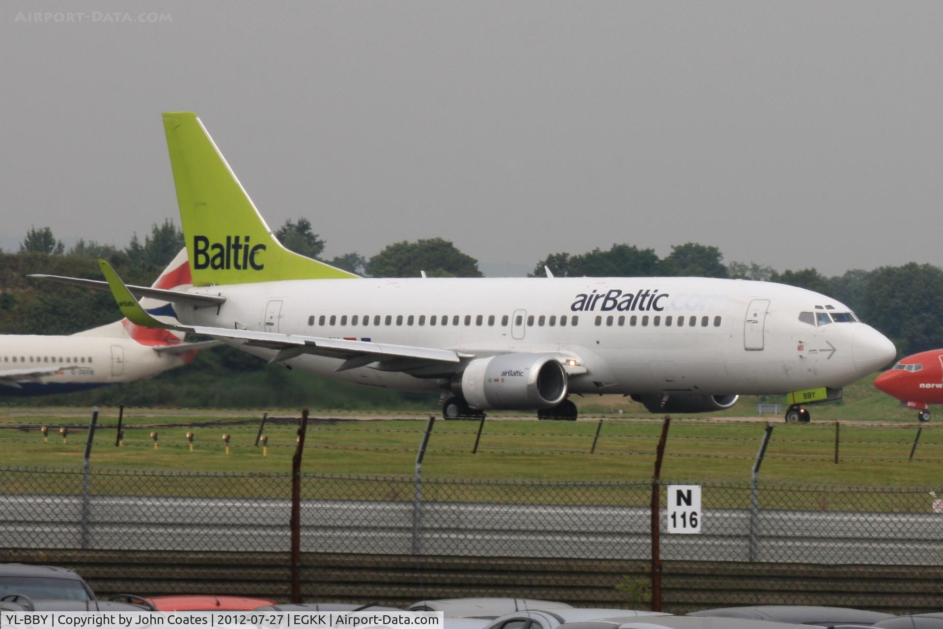 YL-BBY, 1999 Boeing 737-36Q C/N 30335, Waiting to enter 08