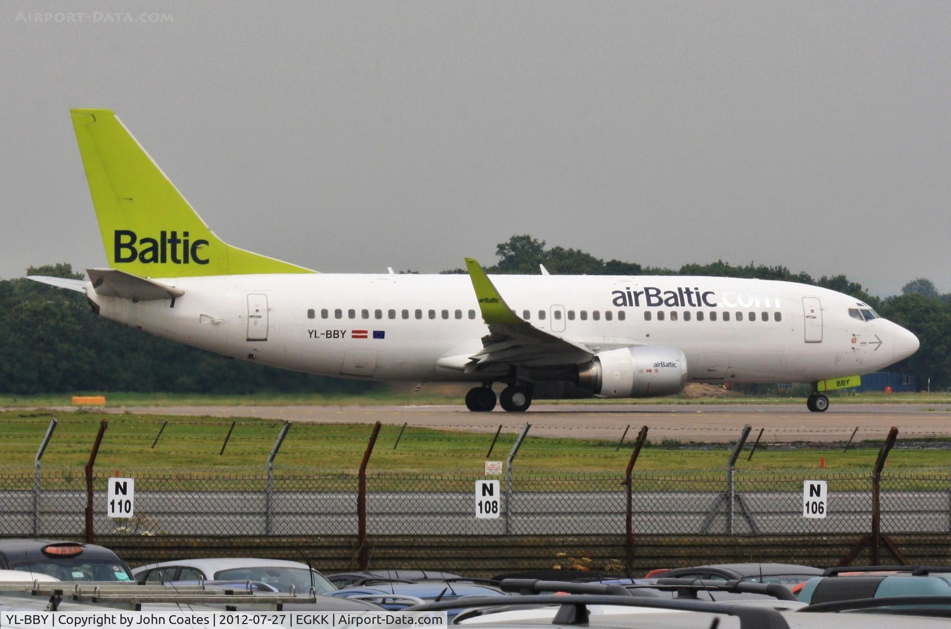 YL-BBY, 1999 Boeing 737-36Q C/N 30335, Lining up 08