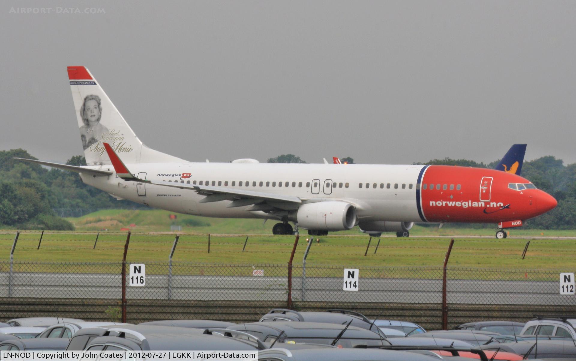 LN-NOD, 2008 Boeing 737-8Q8 C/N 35280, Waiting to enter 08