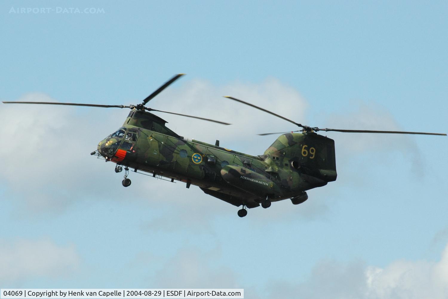 04069, Boeing Vertol Hkp4B C/N 4082, Hkp4B helicopter of the Swedish Defense Helicopter Fleet flying over Ronneby Air Base, Sweden, 2004.