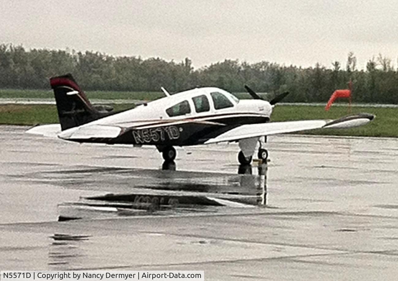 N5571D, 1989 Beech F33A Bonanza C/N CE-1405, New paint