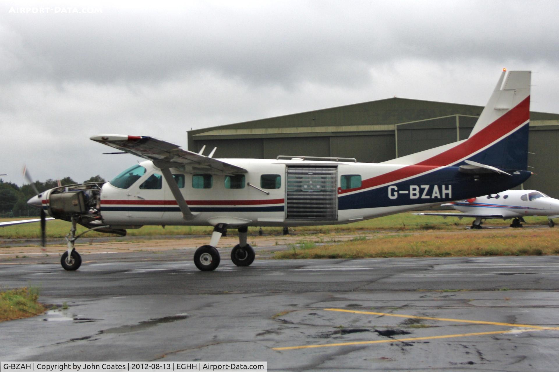 G-BZAH, 2000 Cessna 208B Grand Caravan C/N 208B0811, Taxiing
