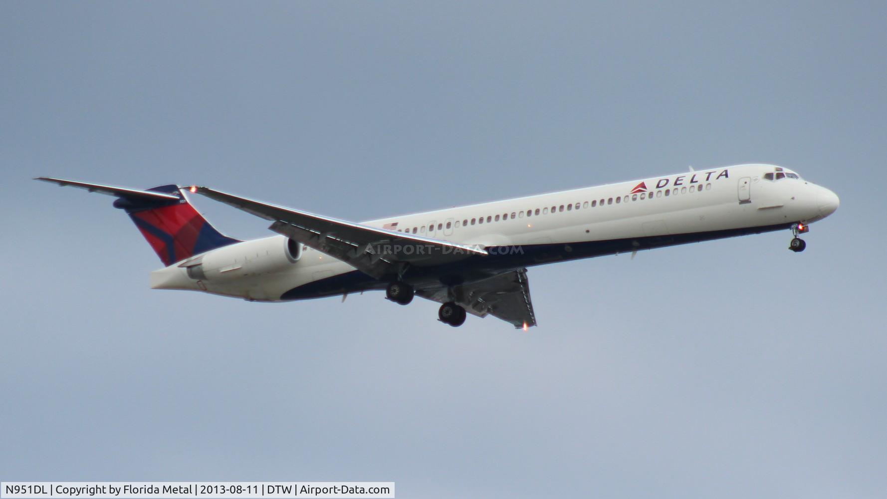 N951DL, 1990 McDonnell Douglas MD-88 C/N 49882, Delta MD-88