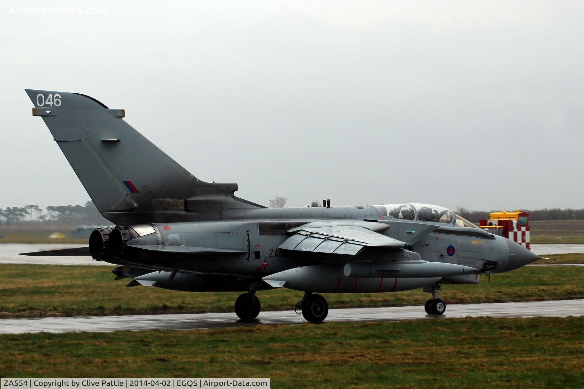 ZA554, 1981 Panavia Tornado GR.4 C/N 071/BS019/3038, Taxying for take off during Exercise Joint Warrior 1/14