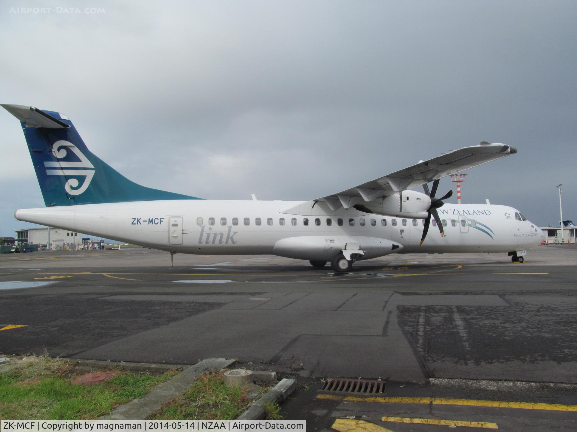 ZK-MCF, 1999 ATR 72-212A C/N 600, At domestic ramp.