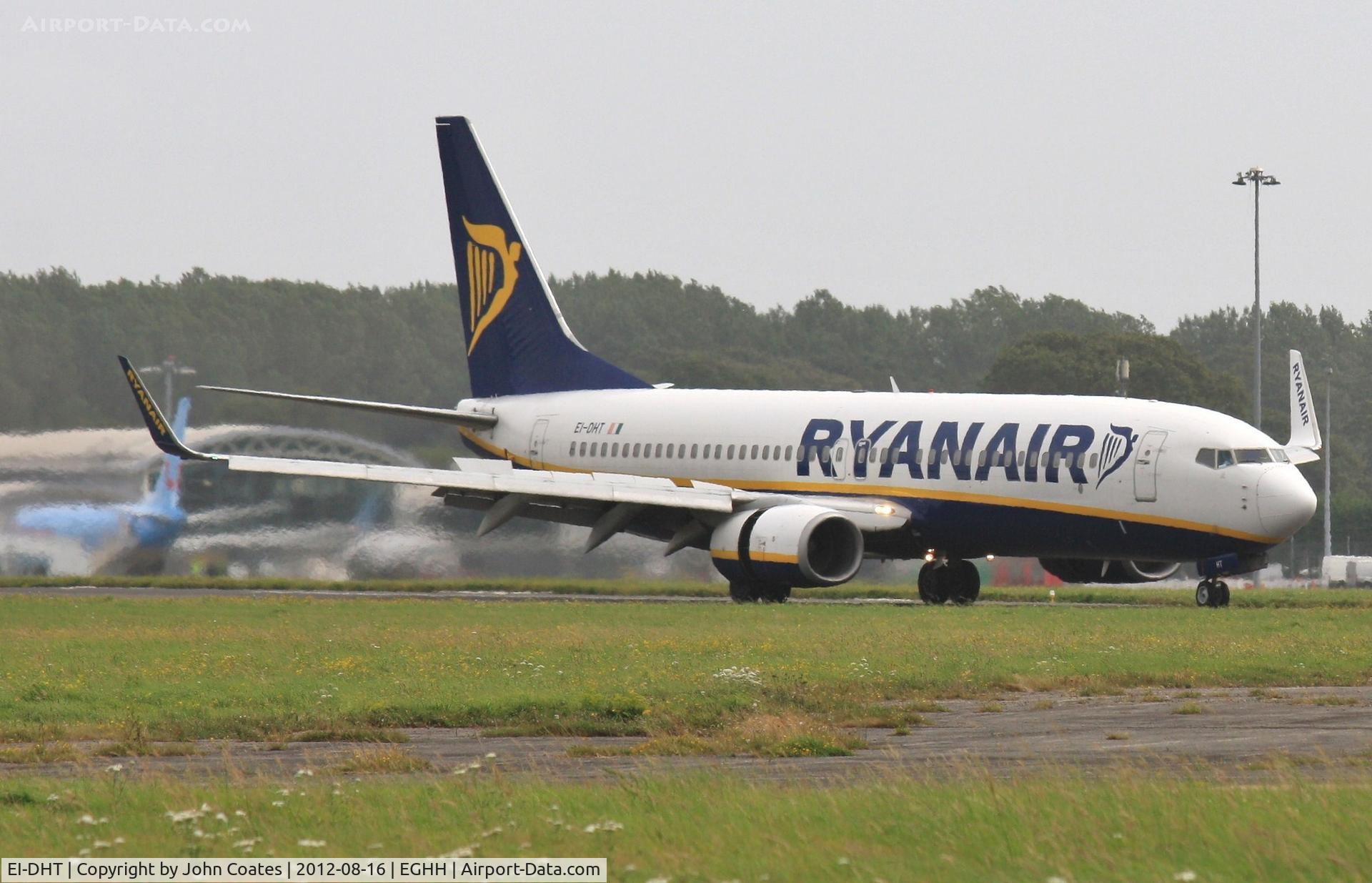 EI-DHT, 2005 Boeing 737-8AS C/N 33581, Arriving