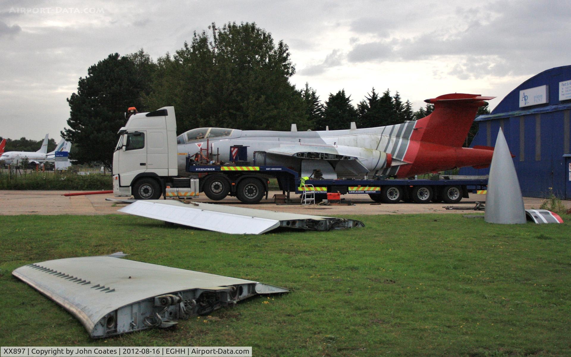 XX897, 1976 Hawker Siddeley Buccaneer S.2B C/N B3-02-75, Getting ready fpr loading