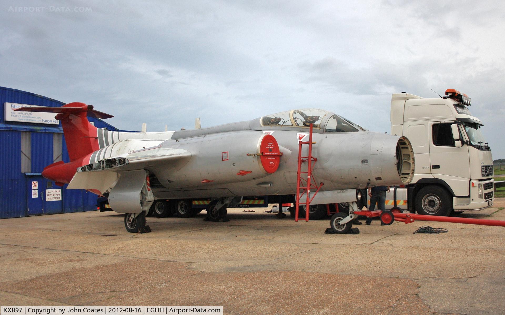 XX897, 1976 Hawker Siddeley Buccaneer S.2B C/N B3-02-75, Ready for loading