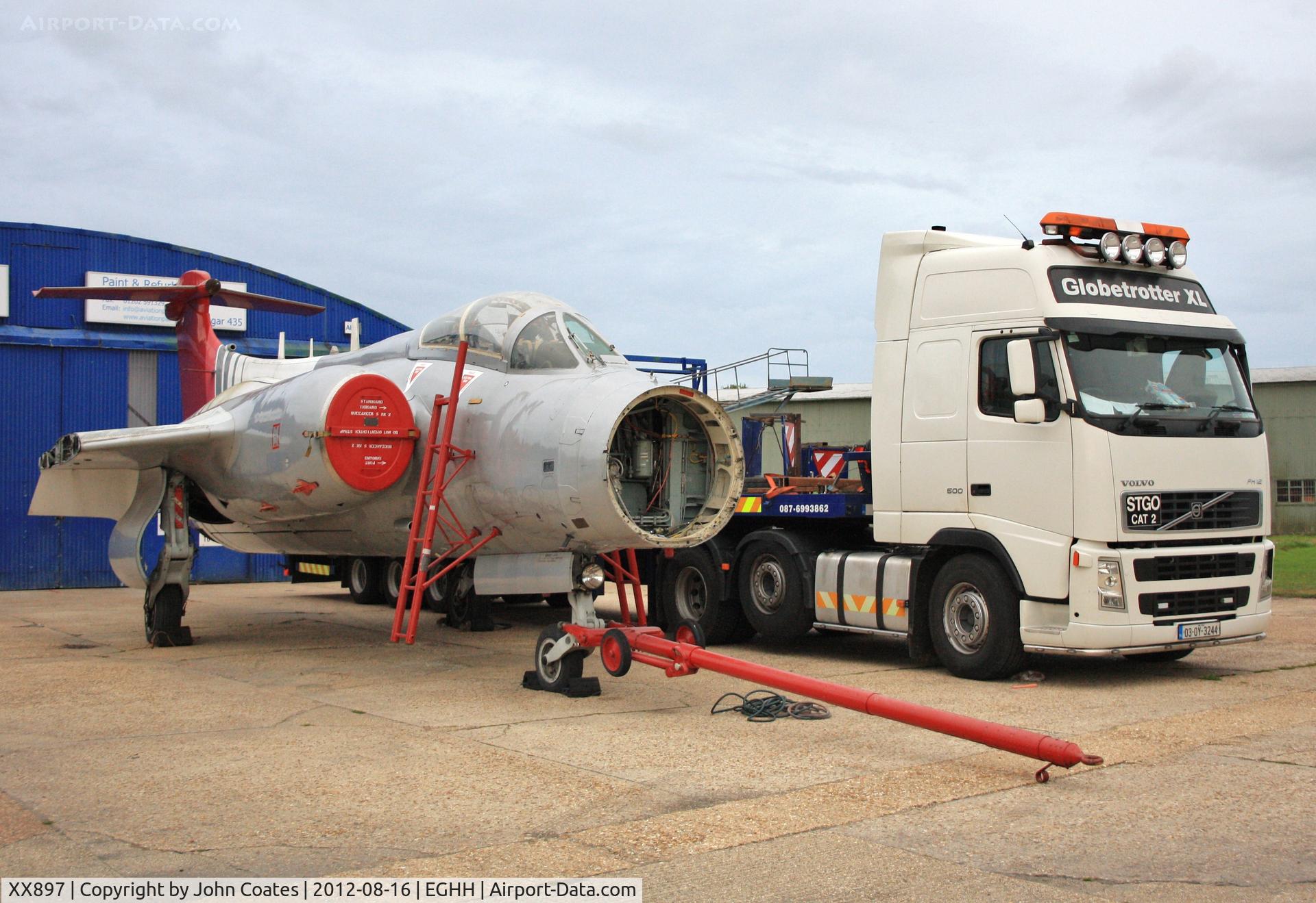 XX897, 1976 Hawker Siddeley Buccaneer S.2B C/N B3-02-75, End of day 1 - loading tomorrow !