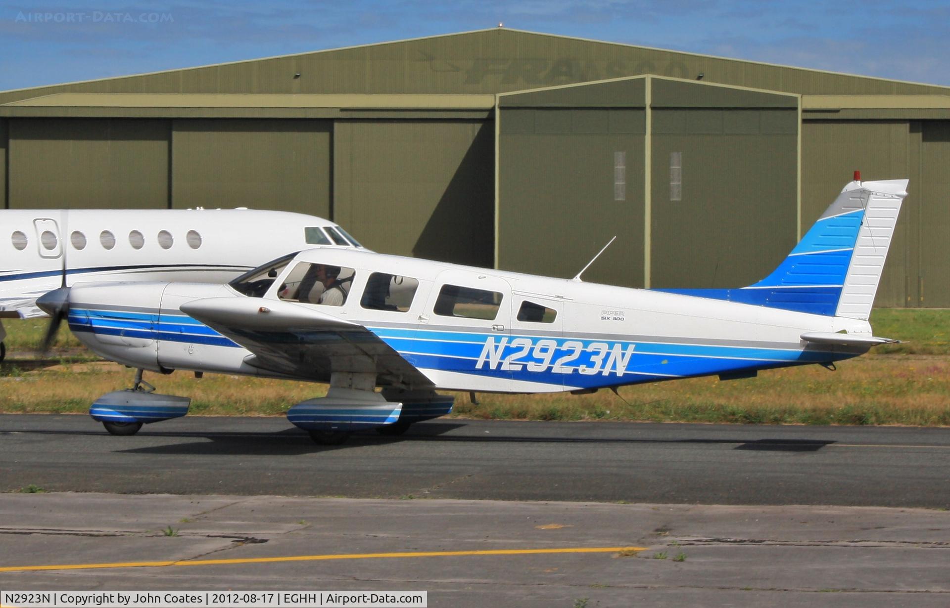 N2923N, 1979 Piper PA-32-300 Cherokee Six Cherokee Six C/N 32-7940207, Taxiing