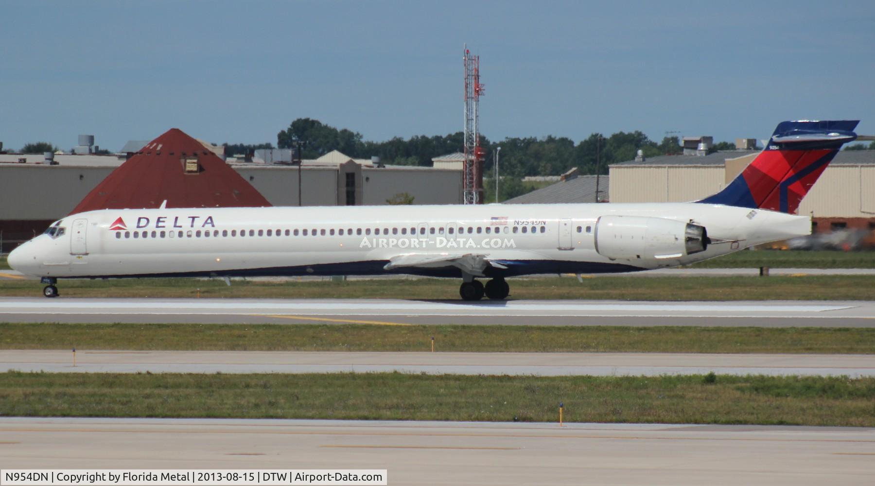 N954DN, 1999 McDonnell Douglas MD-90-30 C/N 53524, Delta MD-90