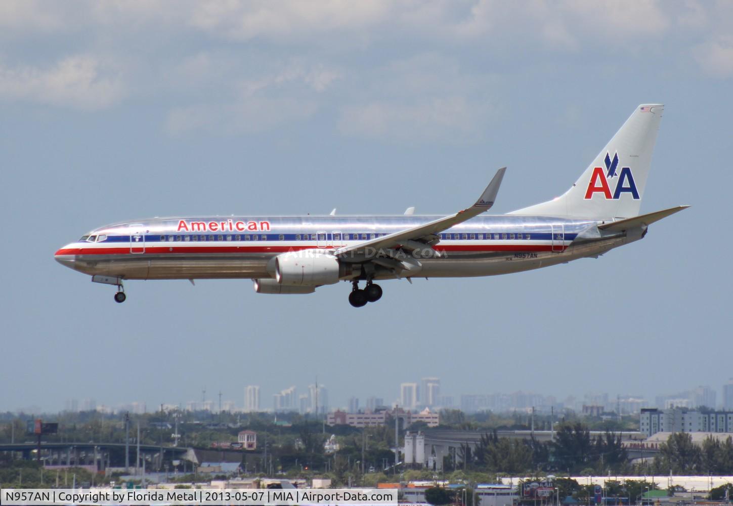 N957AN, 2001 Boeing 737-823 C/N 29541, American 737-800