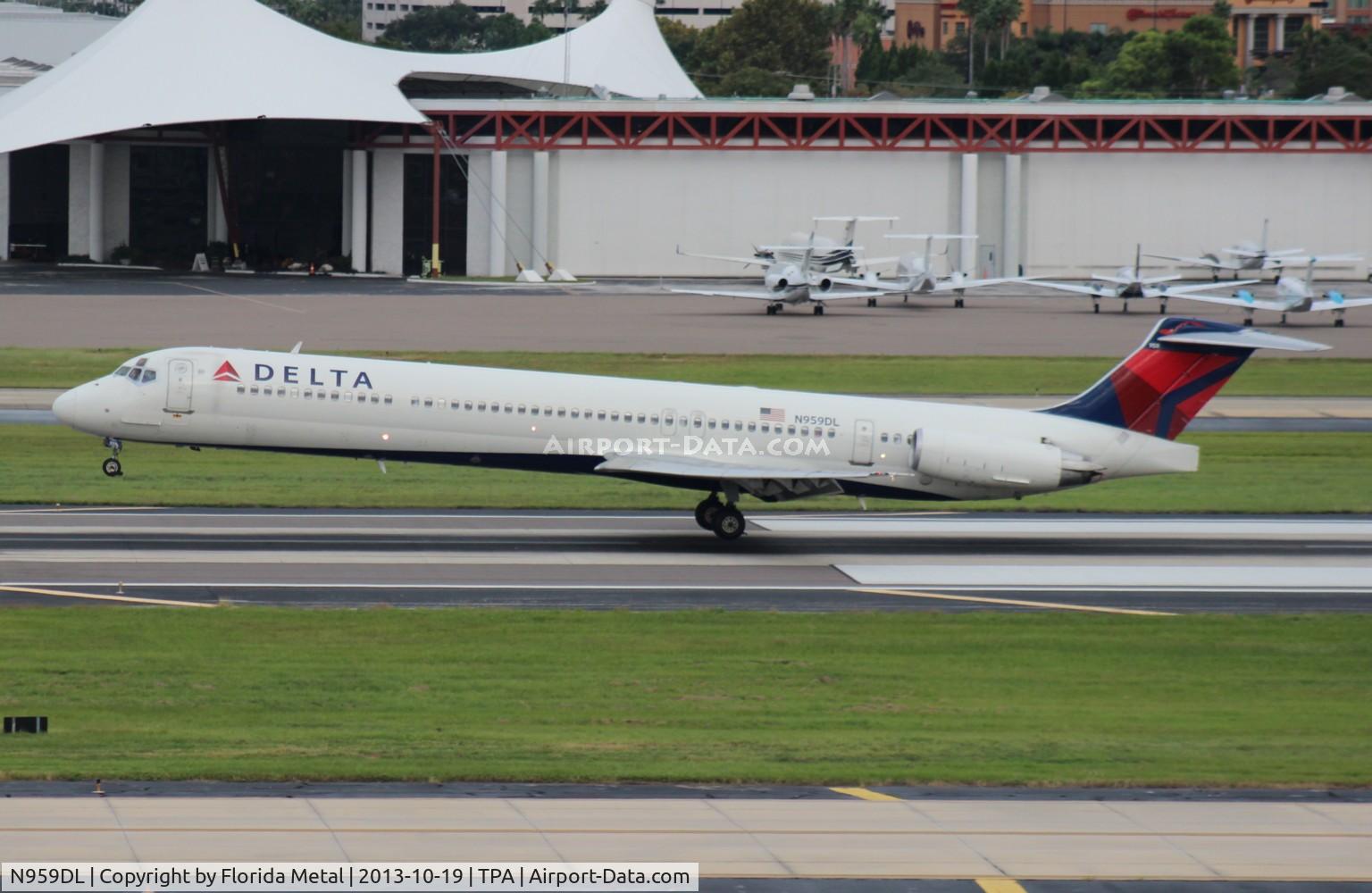 N959DL, 1990 McDonnell Douglas MD-88 C/N 49978, Delta MD-88