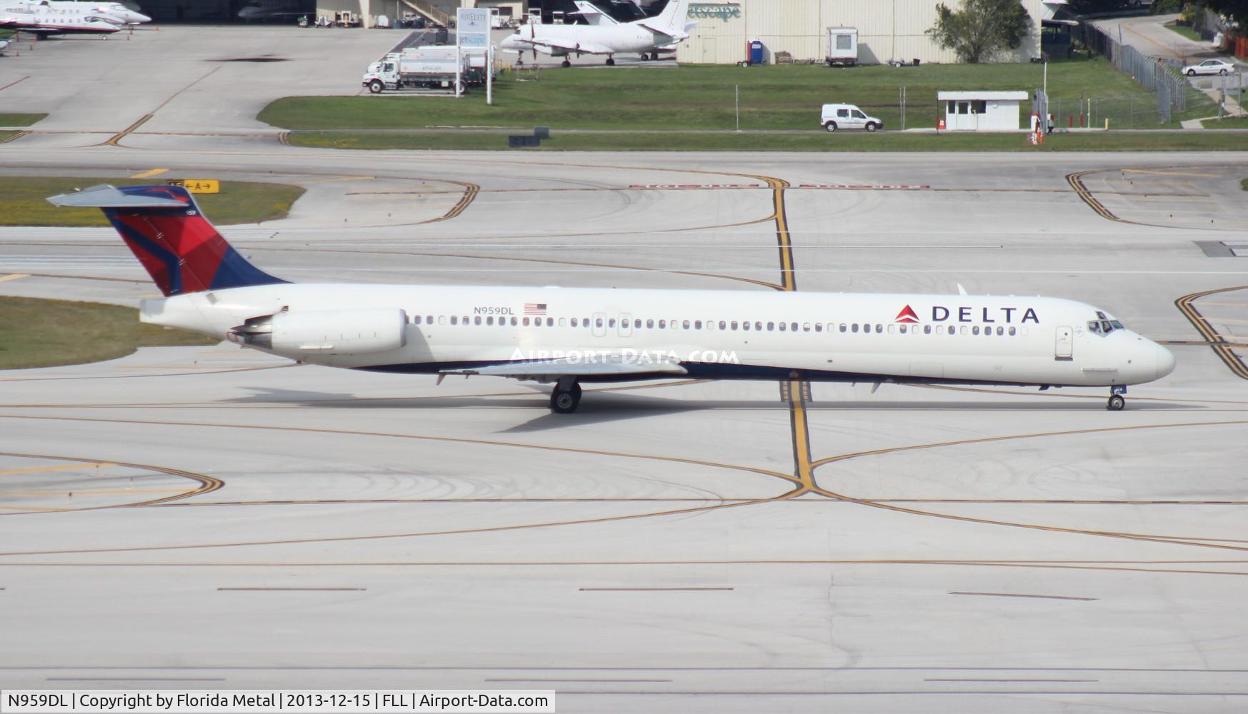 N959DL, 1990 McDonnell Douglas MD-88 C/N 49978, Delta MD-88