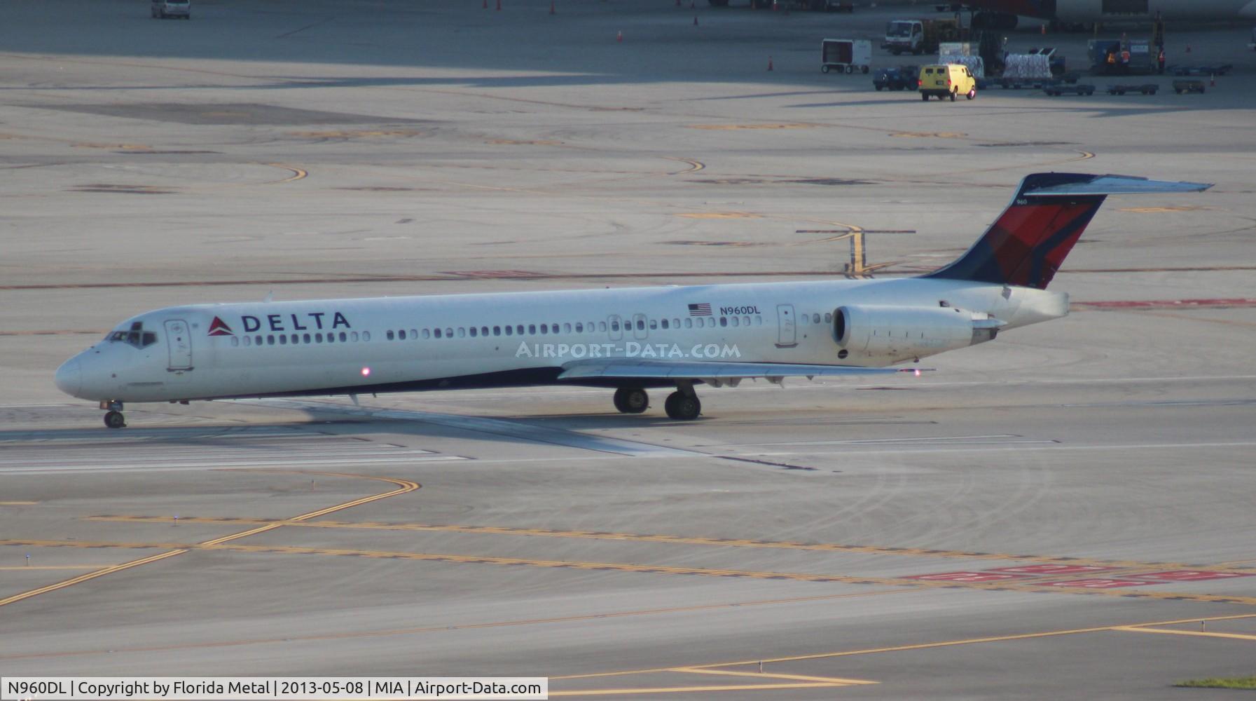 N960DL, 1990 McDonnell Douglas MD-88 C/N 49979, Delta MD-88