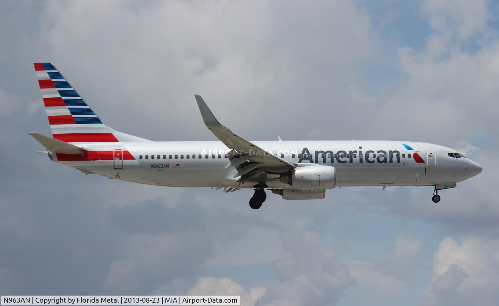 N963AN, 2001 Boeing 737-823 C/N 29543, American new colors 737-800