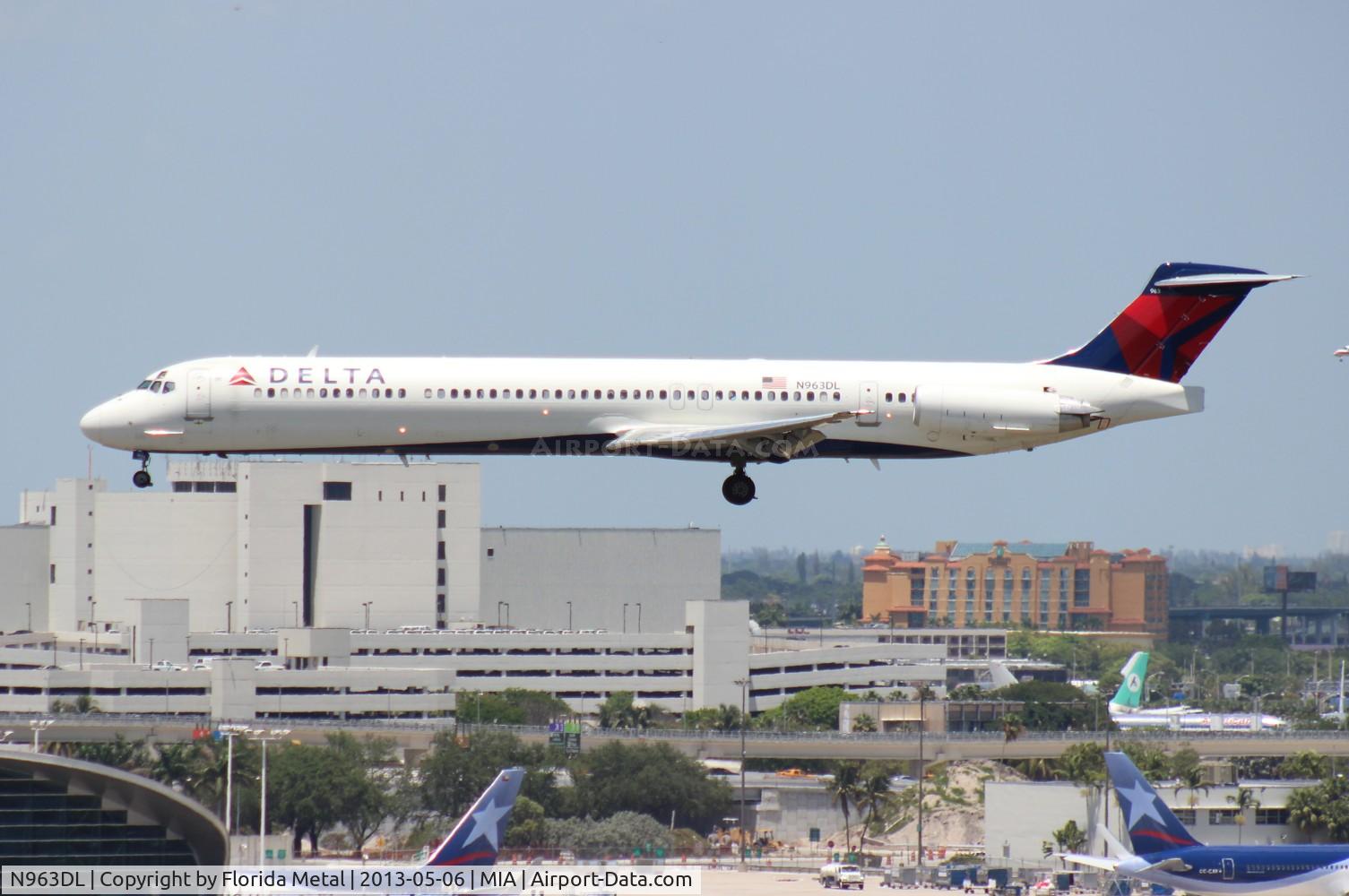 N963DL, 1990 McDonnell Douglas MD-88 C/N 49982, Delta MD-88