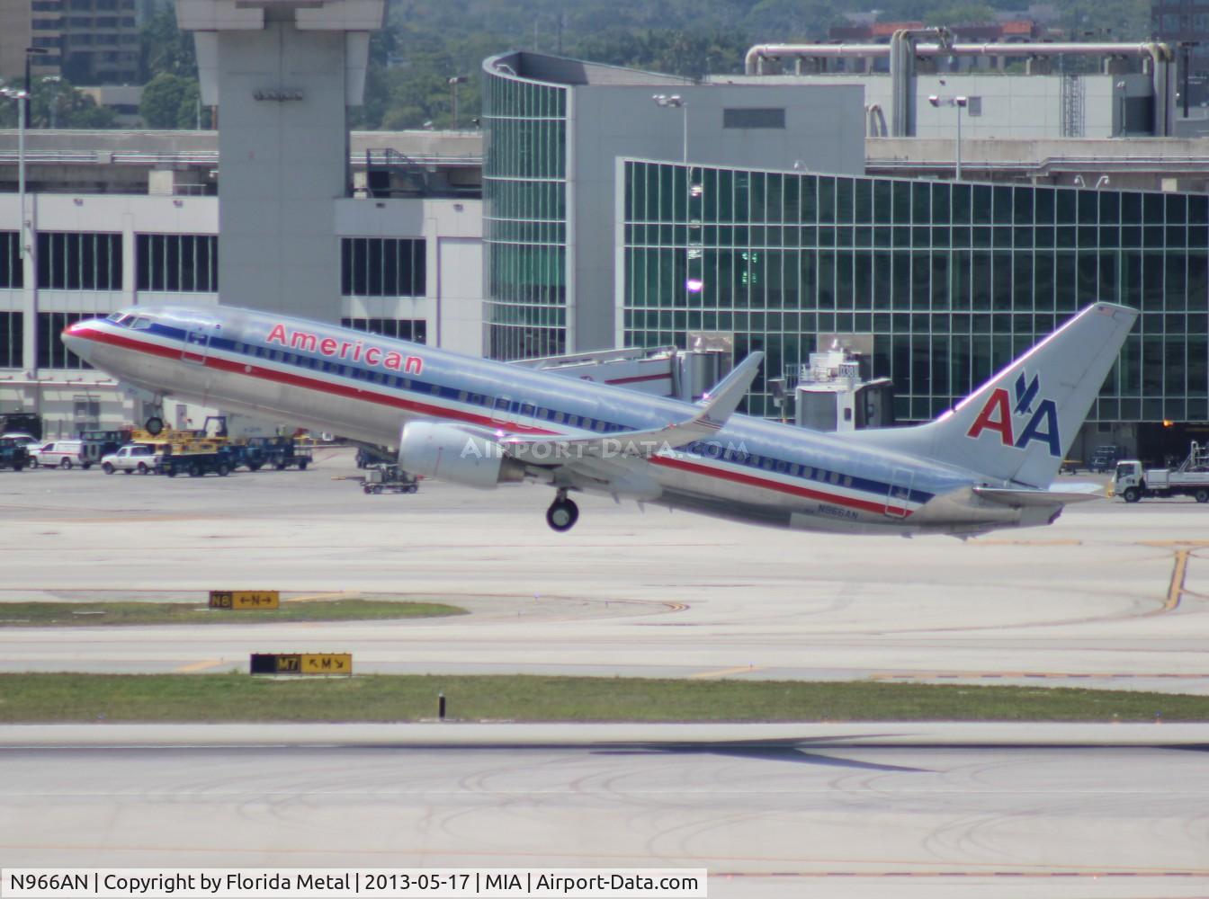 N966AN, 2001 Boeing 737-823 C/N 30094, American 737-800
