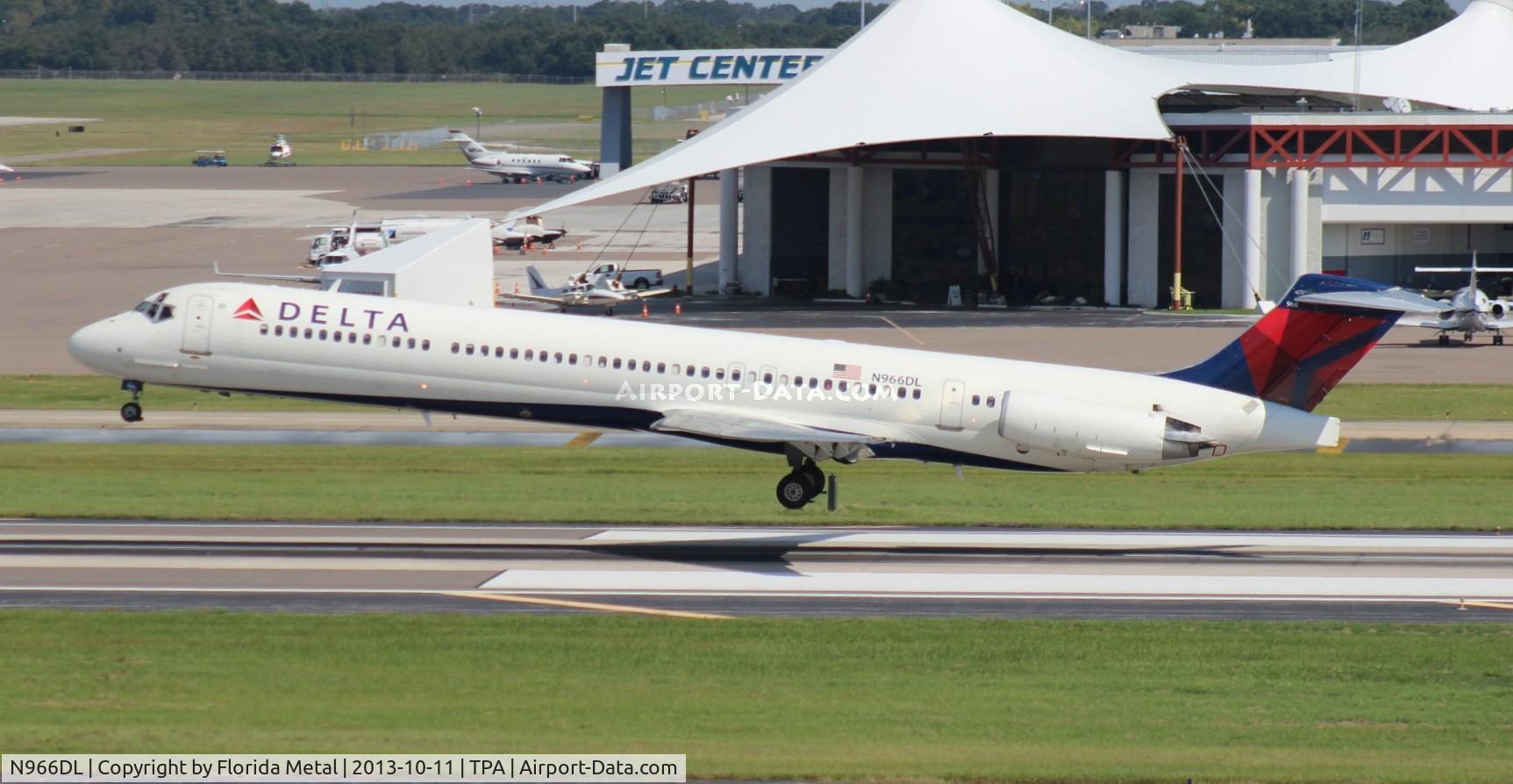 N966DL, 1990 McDonnell Douglas MD-88 C/N 53115, Delta MD-88