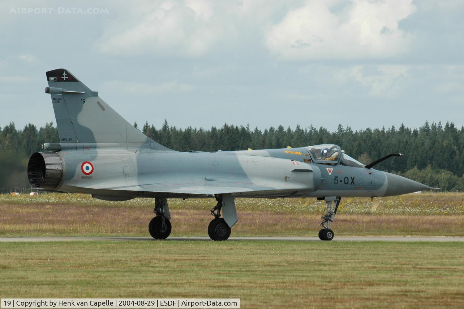 19, Dassault Mirage 2000C C/N 50, Dassault Mirage 2000C of EC02.005 of the Frencg Air Force, here with code 5-OX, taxying in after a display at Ronneby Air Base, Sweden