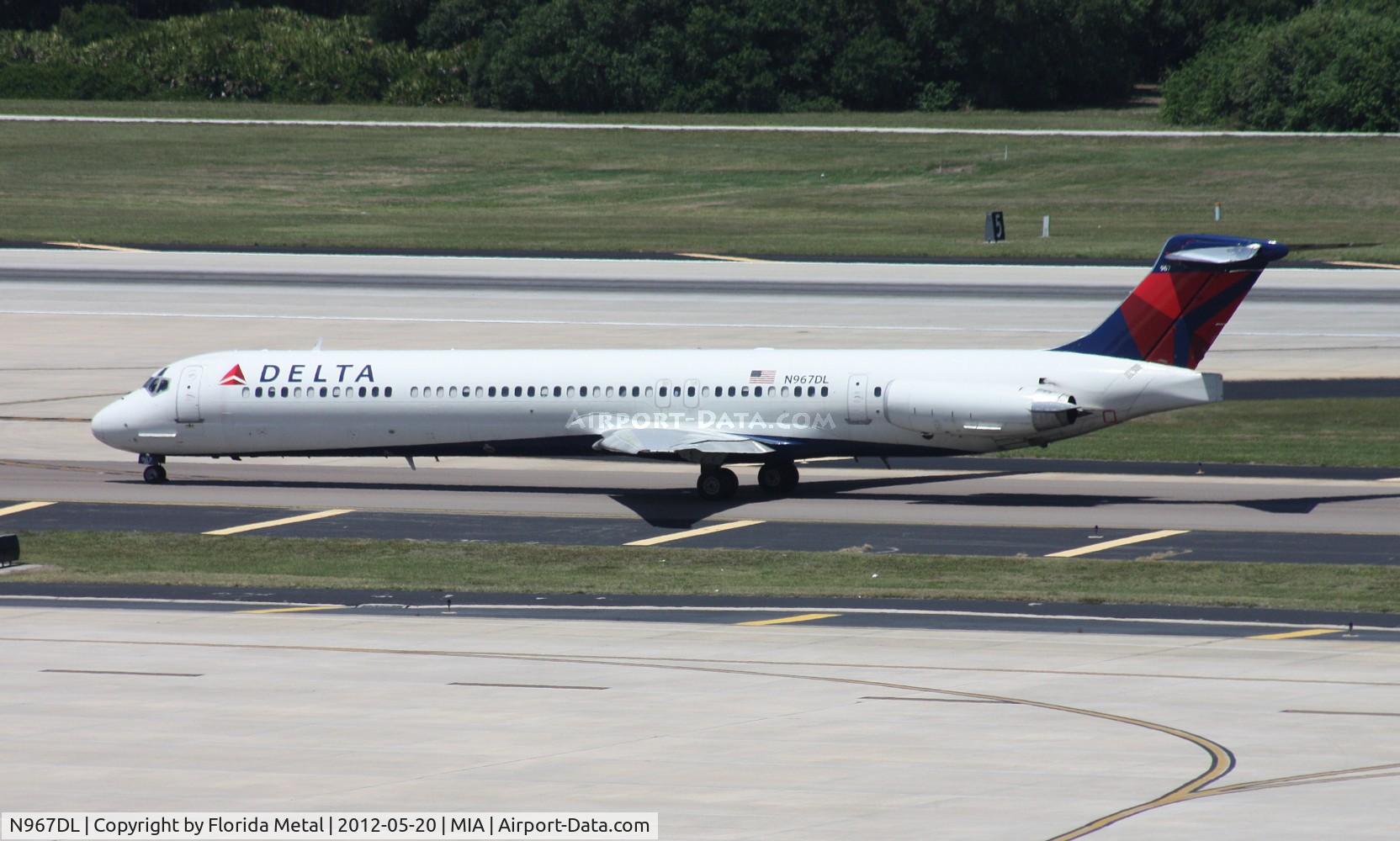 N967DL, 1990 McDonnell Douglas MD-88 C/N 53116, Delta MD-88
