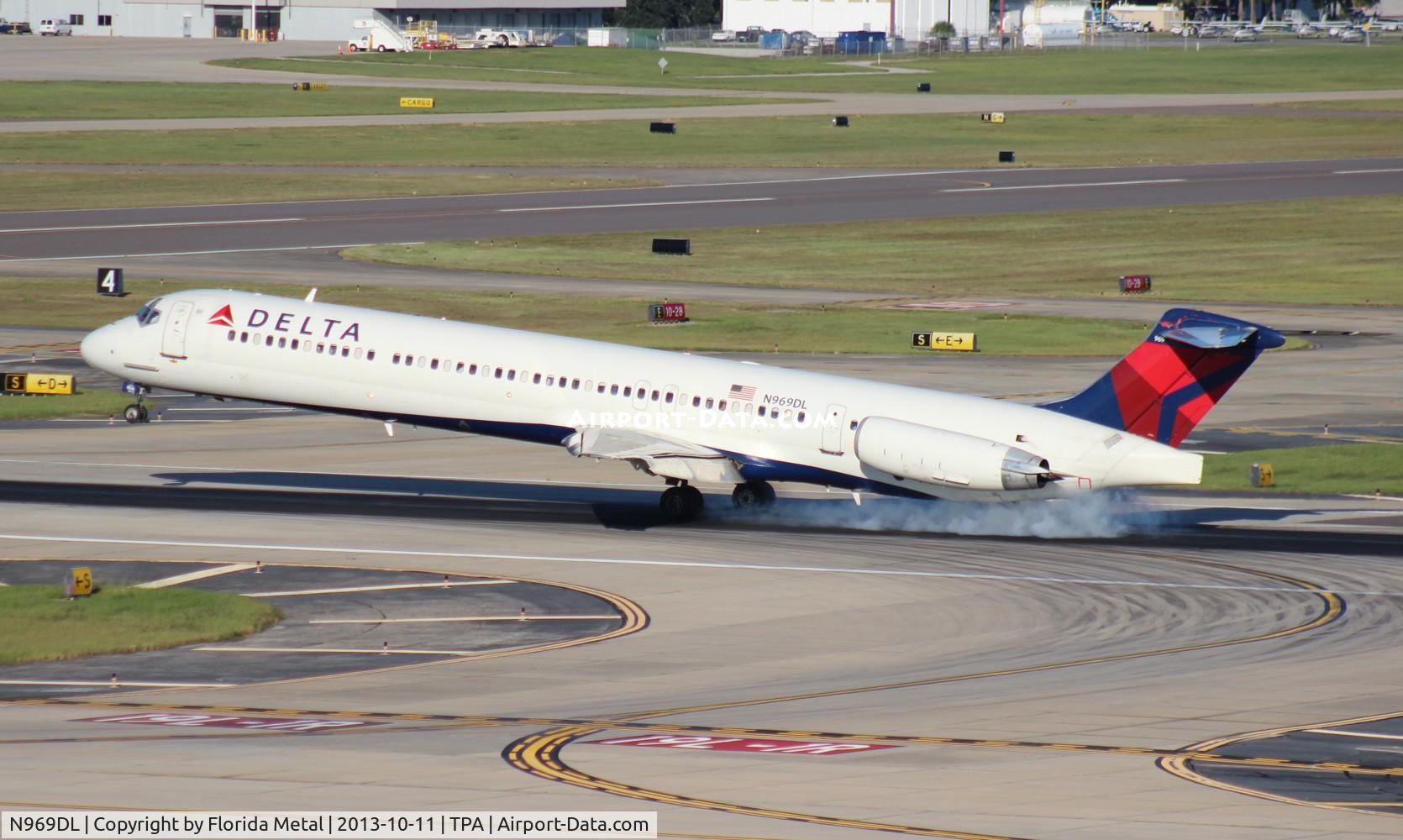 N969DL, 1990 McDonnell Douglas MD-88 C/N 53172, Delta MD-88