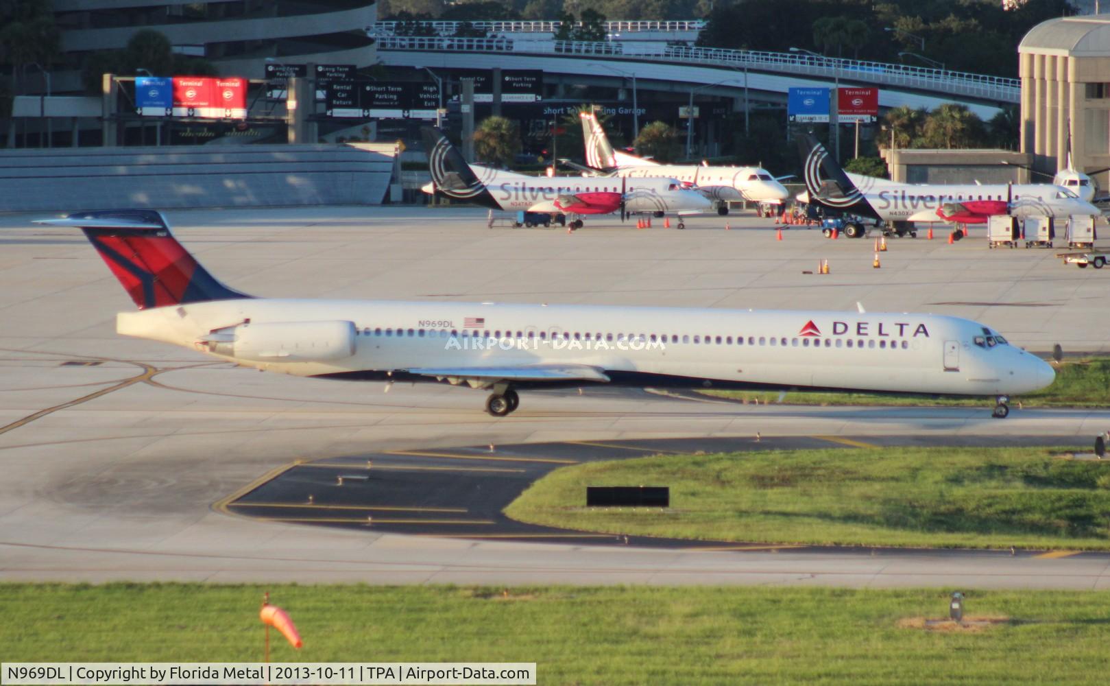 N969DL, 1990 McDonnell Douglas MD-88 C/N 53172, Delta MD-88