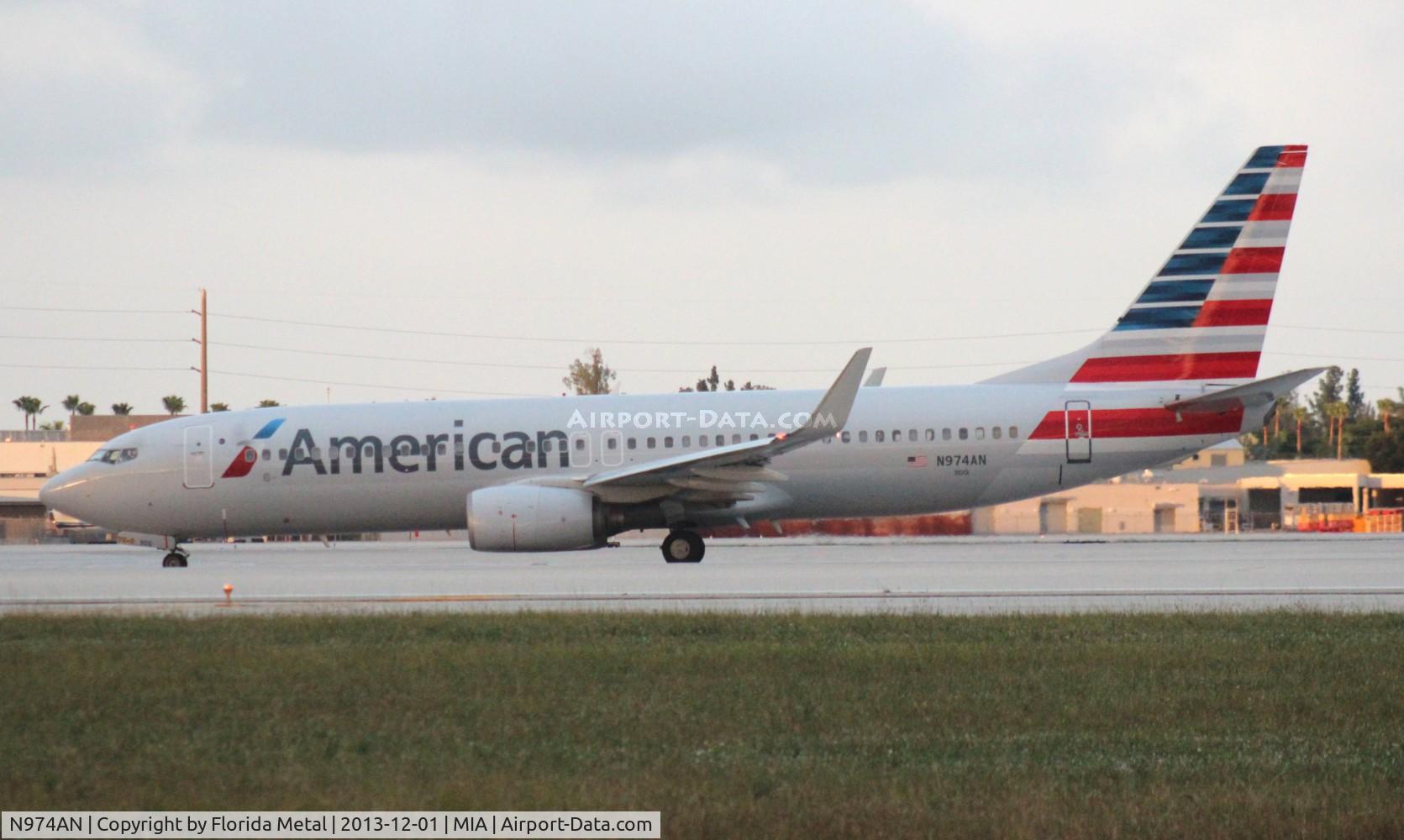 N974AN, 2001 Boeing 737-823 C/N 30098, American 737-800