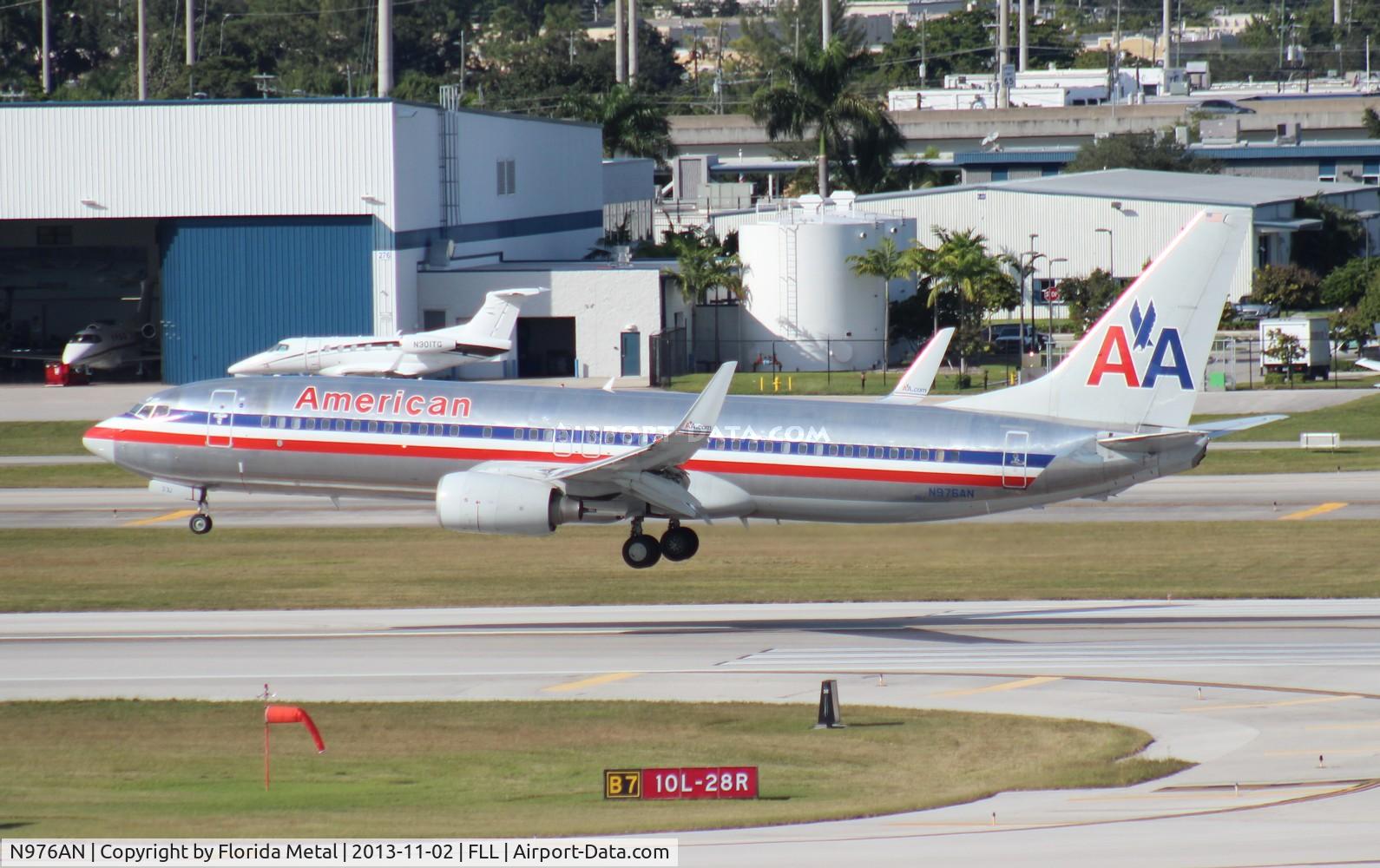 N976AN, 2001 Boeing 737-823 C/N 30099, American 737-800