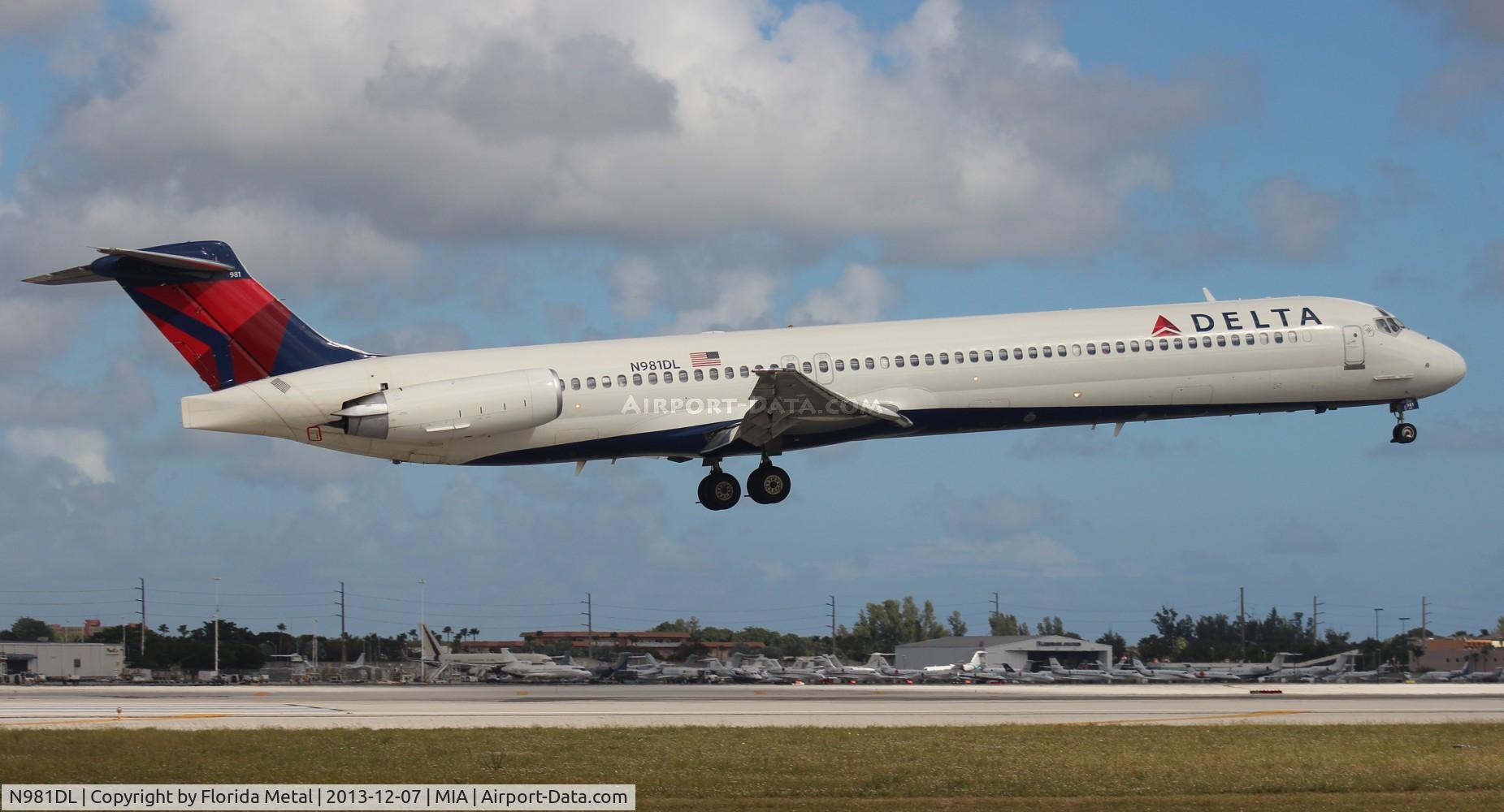 N981DL, 1991 McDonnell Douglas MD-88 C/N 53268, Delta MD-88