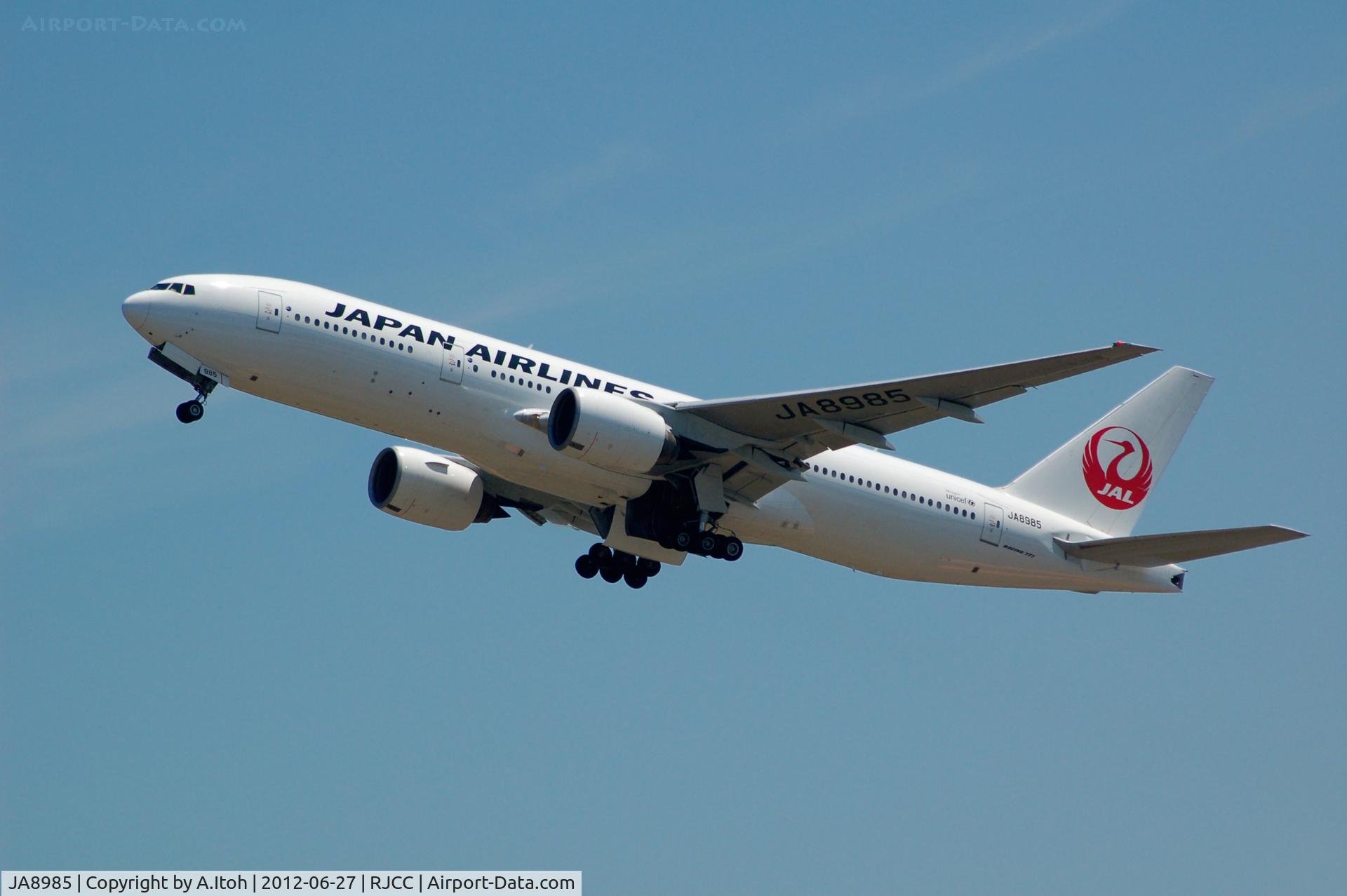 JA8985, 1997 Boeing 777-246 C/N 27652, take off  rwy 01L