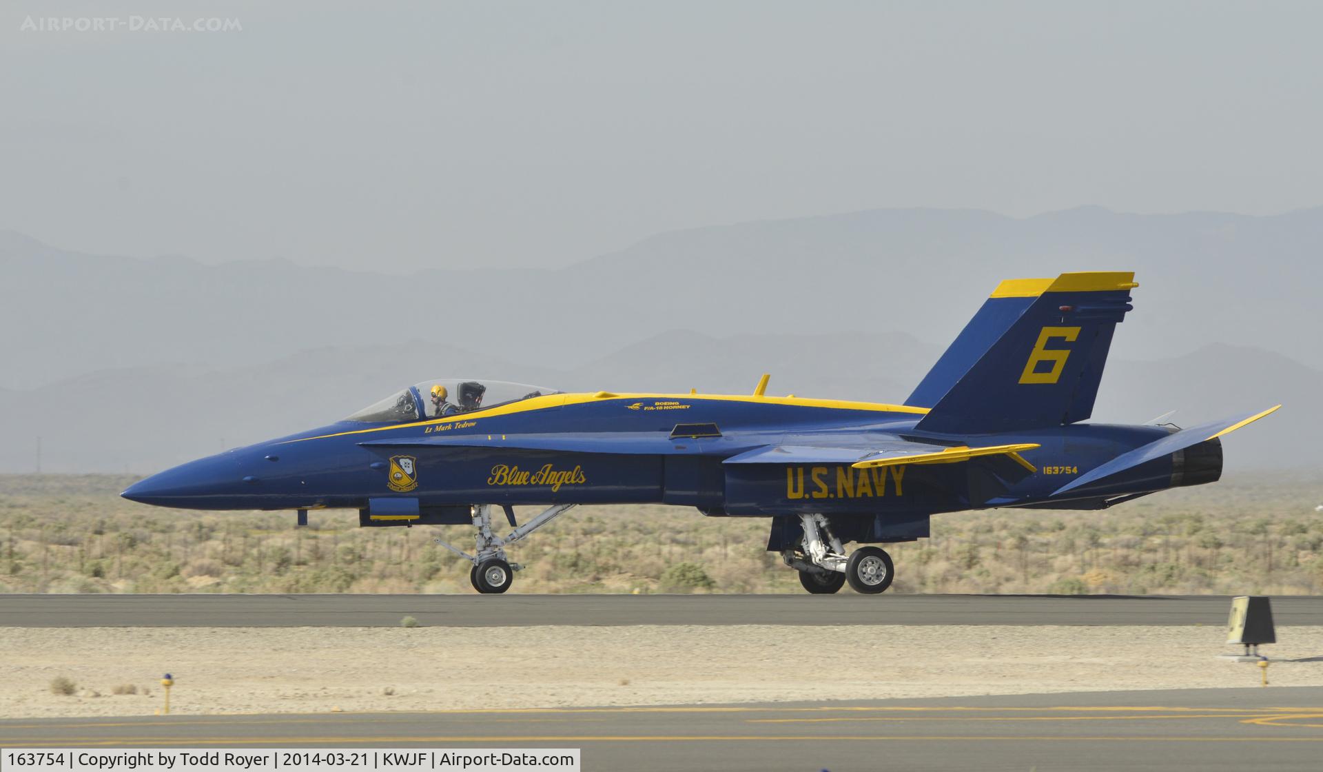 163754, 1989 McDonnell Douglas F/A-18C Hornet C/N 0829/C112, Rolling out on landing