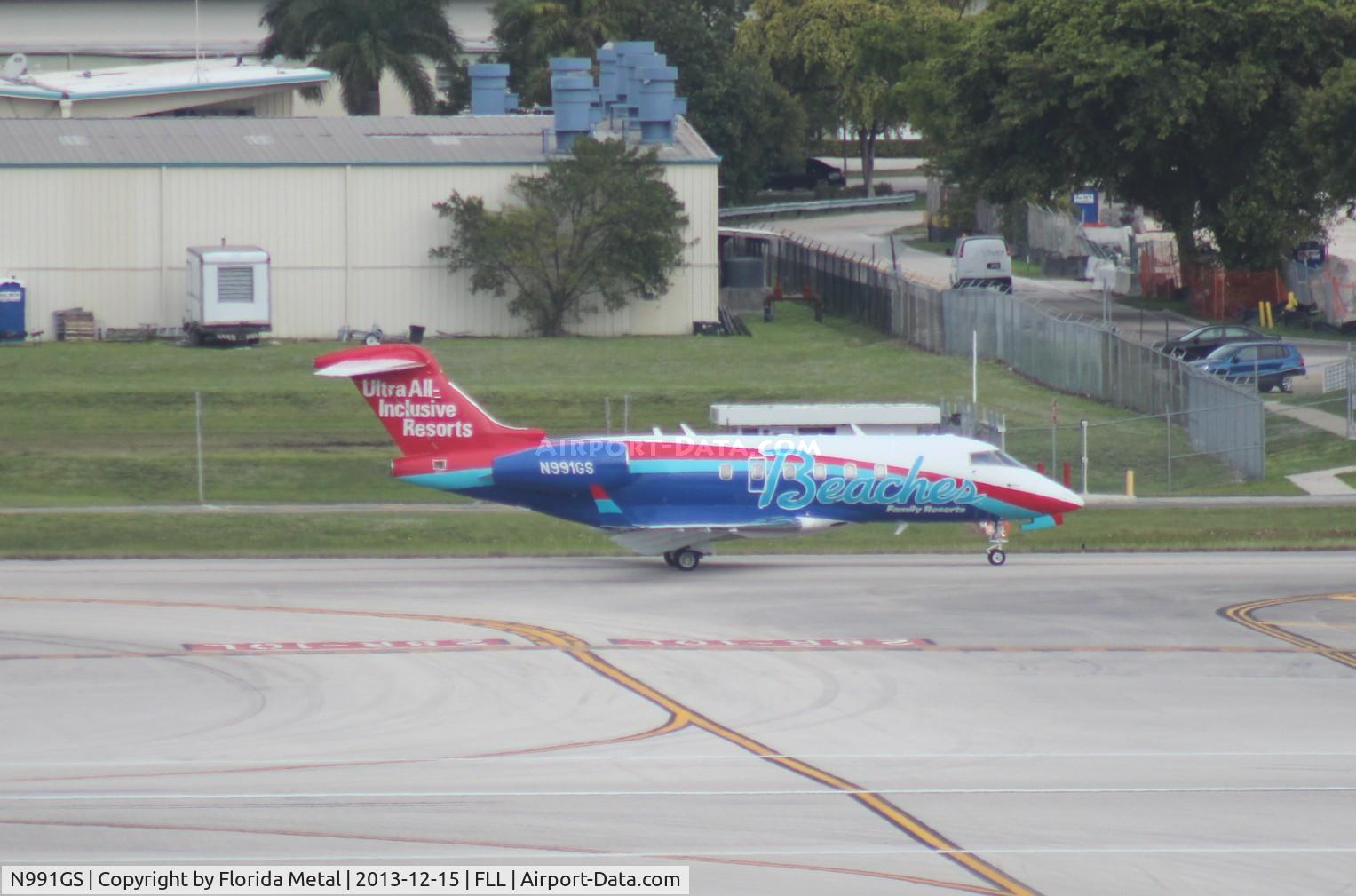 N991GS, 2006 Bombardier Challenger 300 (BD-100-1A10) C/N 20099, Sandals on this side...
