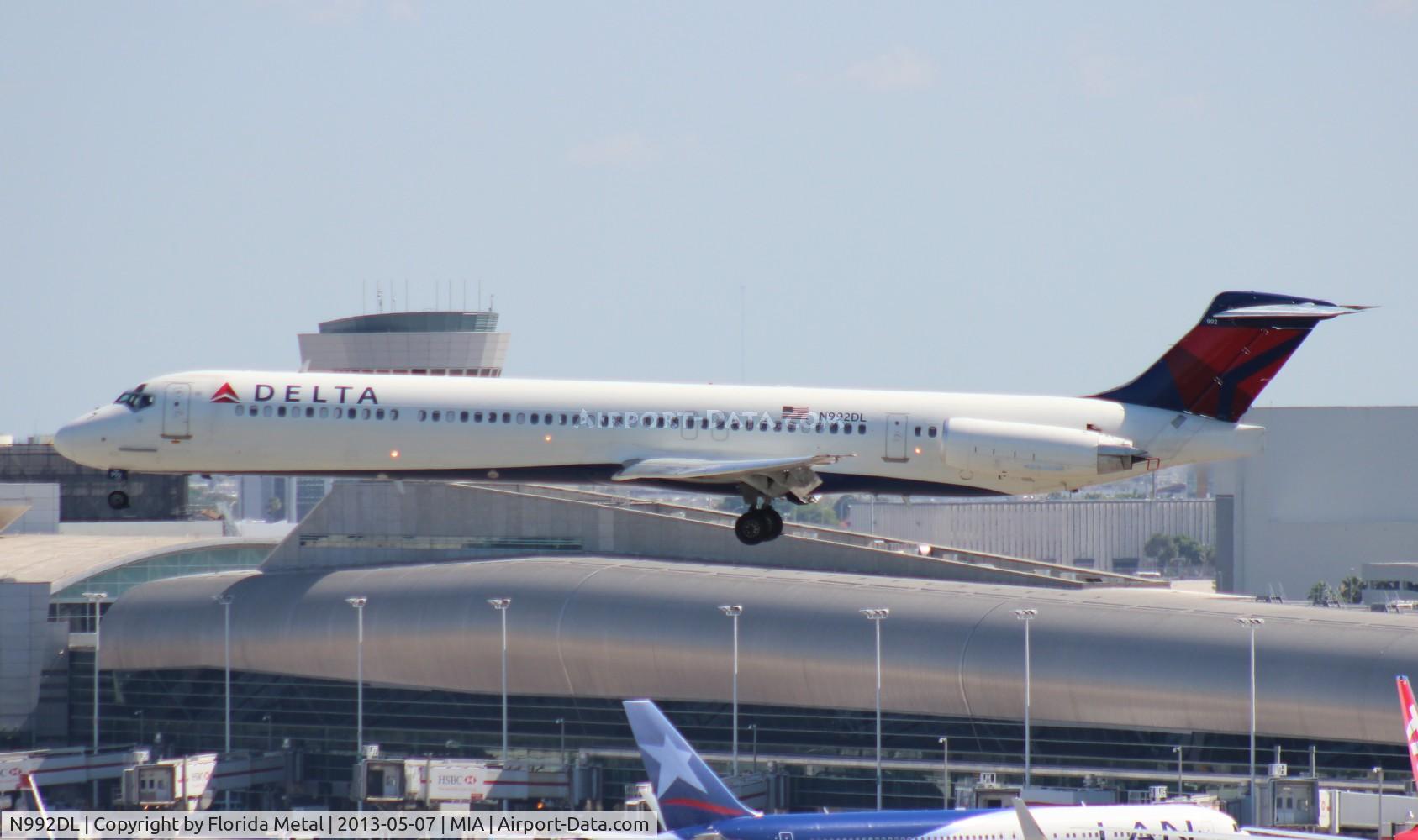 N992DL, 1991 McDonnell Douglas MD-88 C/N 53344, Delta MD-88