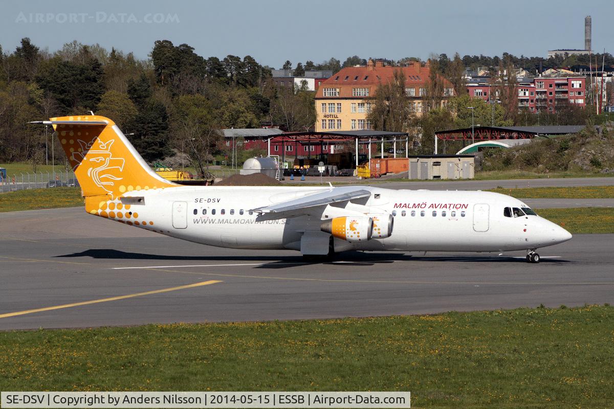 SE-DSV, 1994 British Aerospace Avro 146-RJ100A C/N E3250, Lining up runway 12.