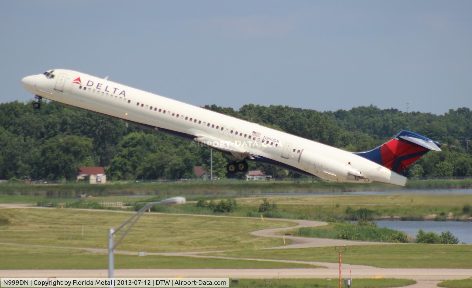 N999DN, 1992 McDonnell Douglas MD-88 C/N 53371, Delta MD-88