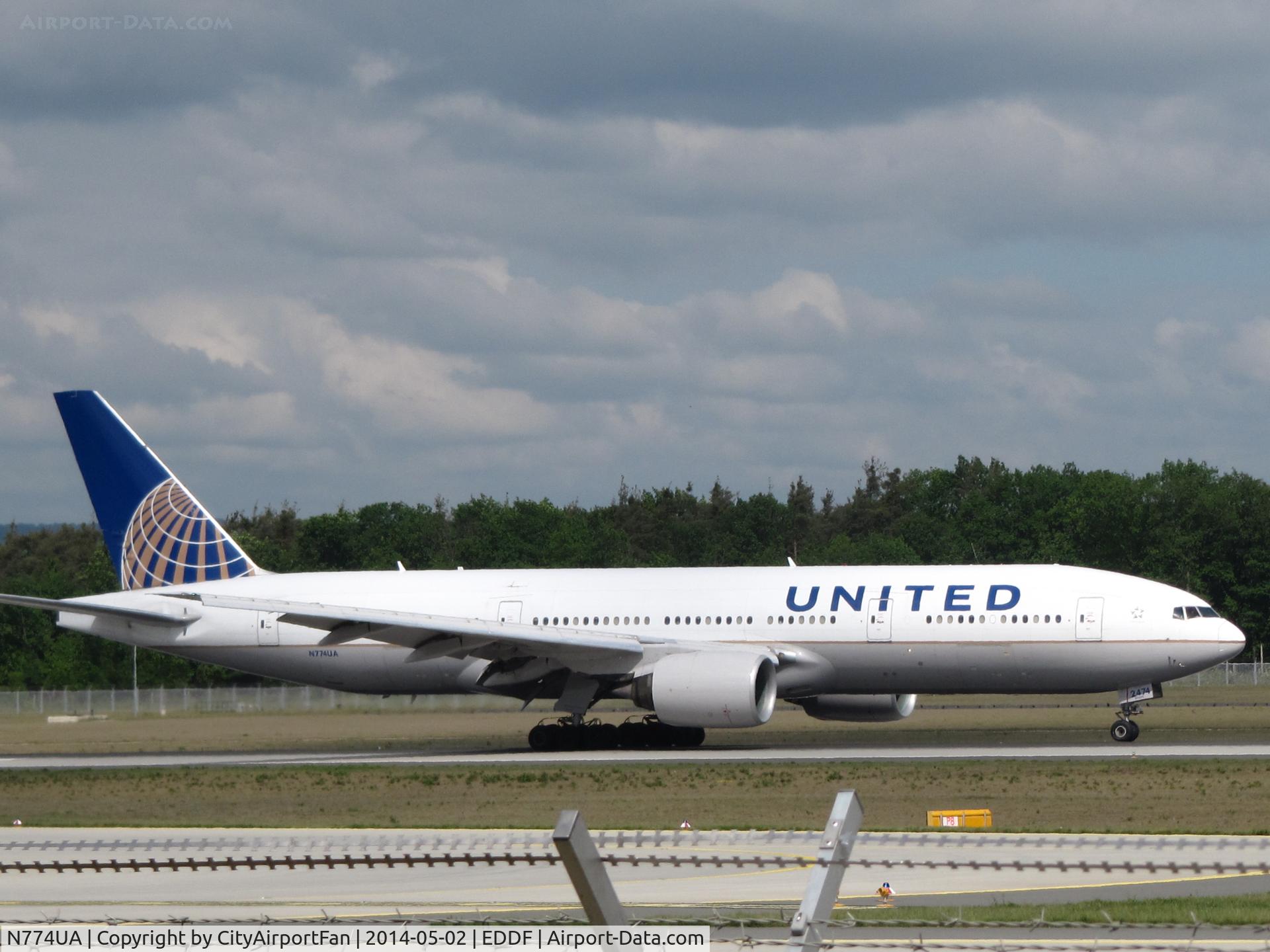 N774UA, 1996 Boeing 777-222 C/N 26936, Landing on Northern Runway