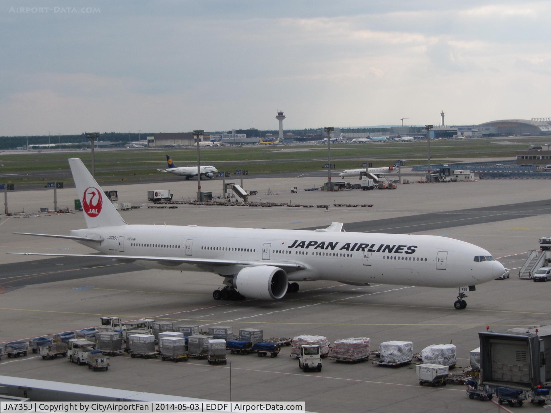 JA735J, 2006 Boeing 777-346/ER C/N 32434, Parking